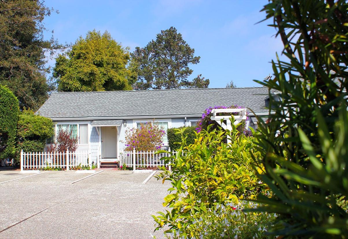 Harbor Inn