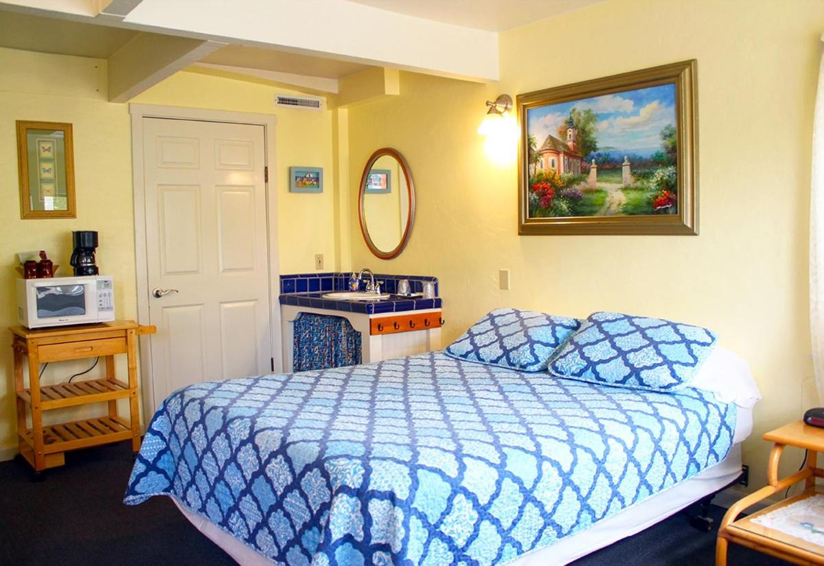 Harbor Inn
