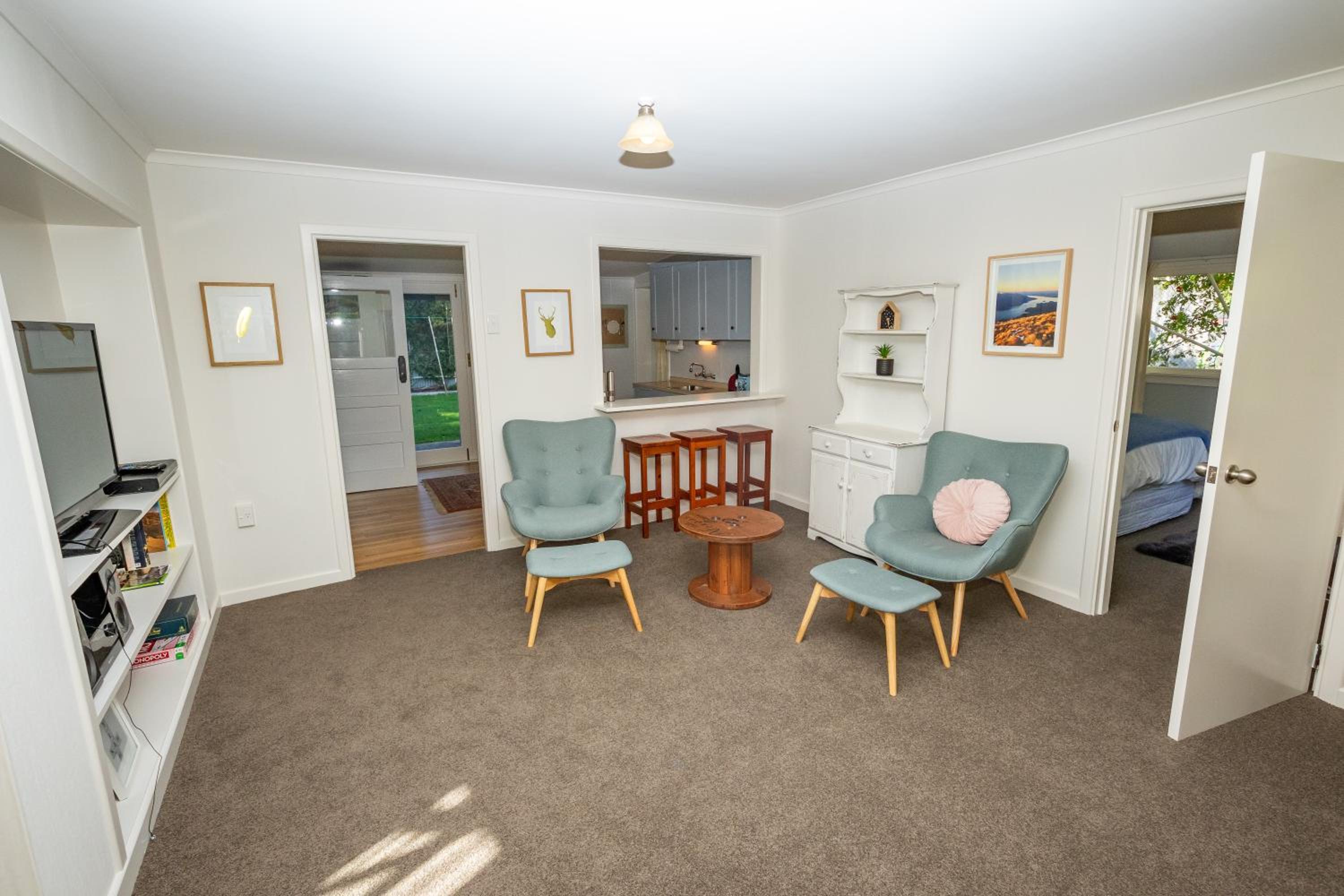 Hop, Skip and Jump to the Lake - Te Anau House view 4