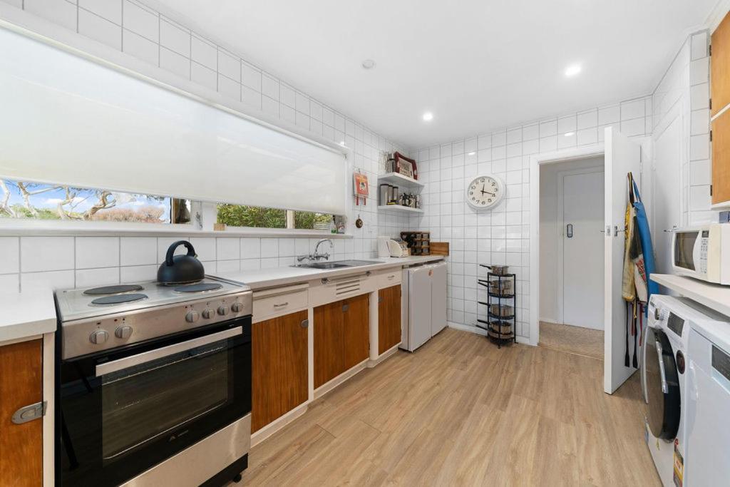 Calapso Cottage - Waikanae Beach Holiday Home view 5