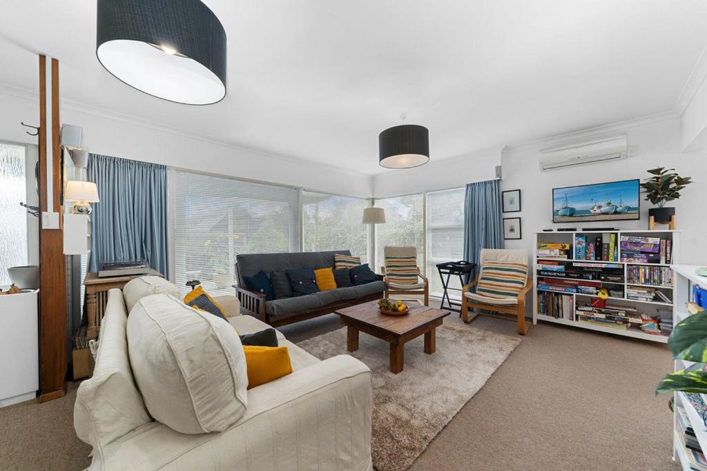 Calapso Cottage - Waikanae Beach Holiday Home view 2