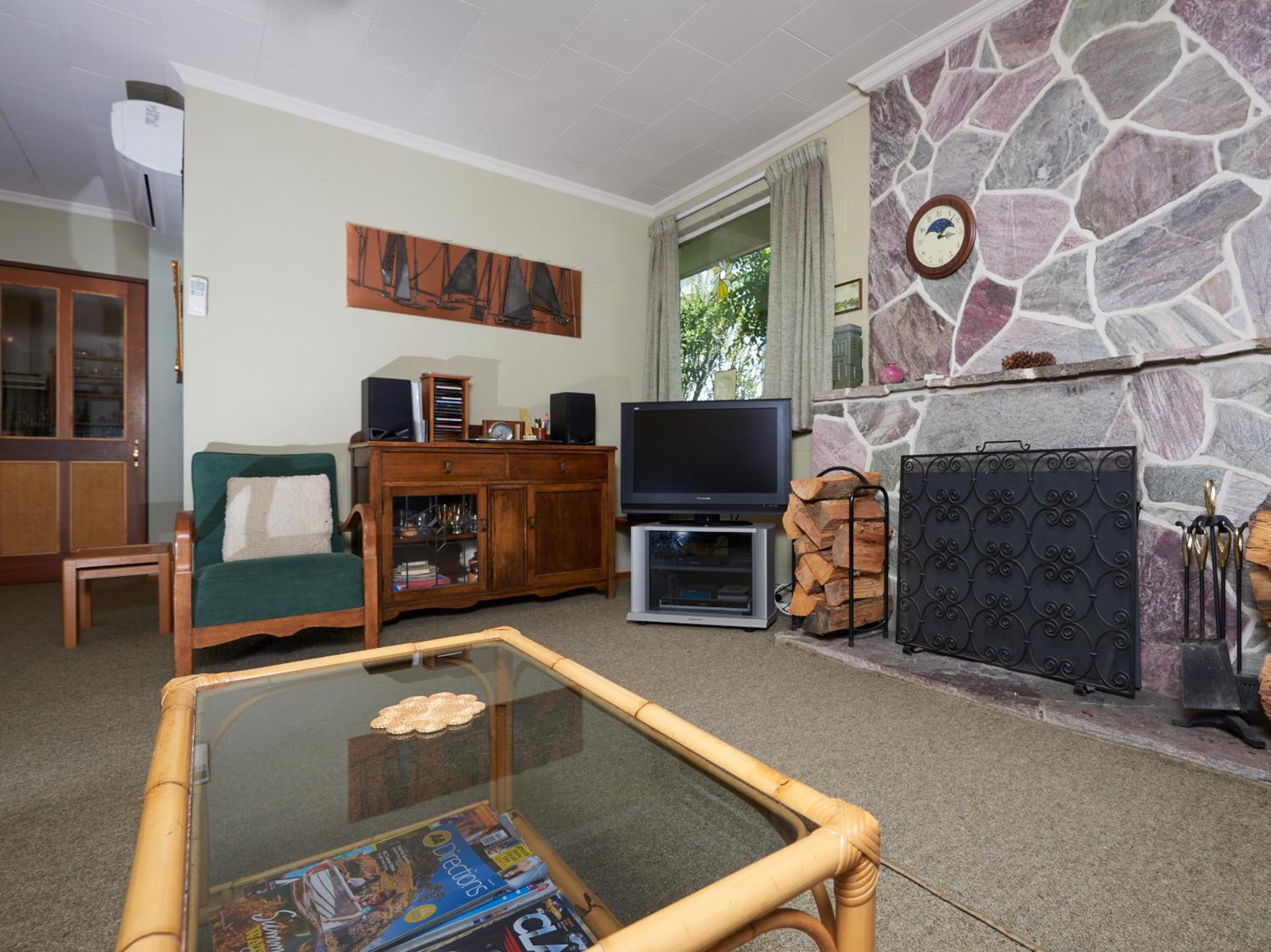 Lakeside Serenity - Wanaka Holiday Home view 5