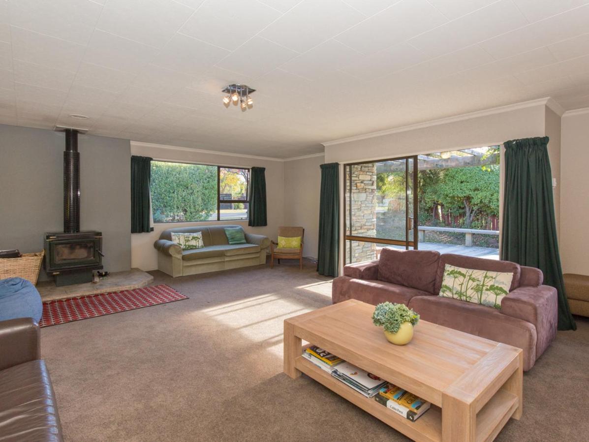 Kowhai Cottage - Wanaka Holiday Home view 2