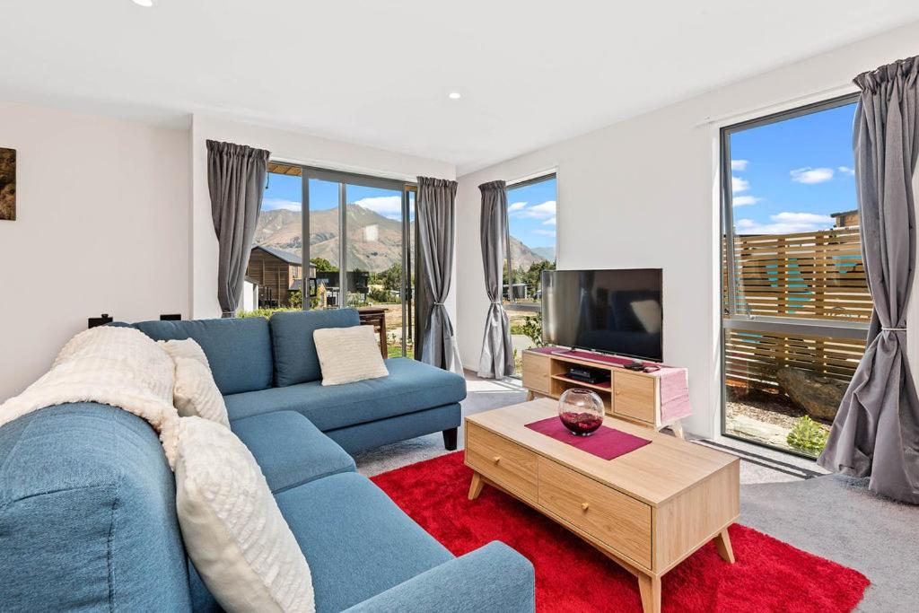 The Place To Be - Wanaka Holiday Home view 3