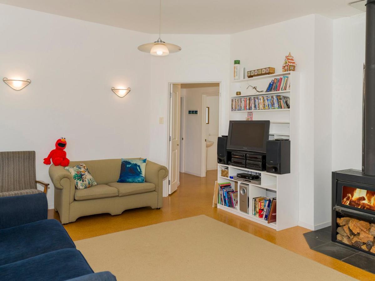 Gone Coastal - Whangamata Holiday House view 3