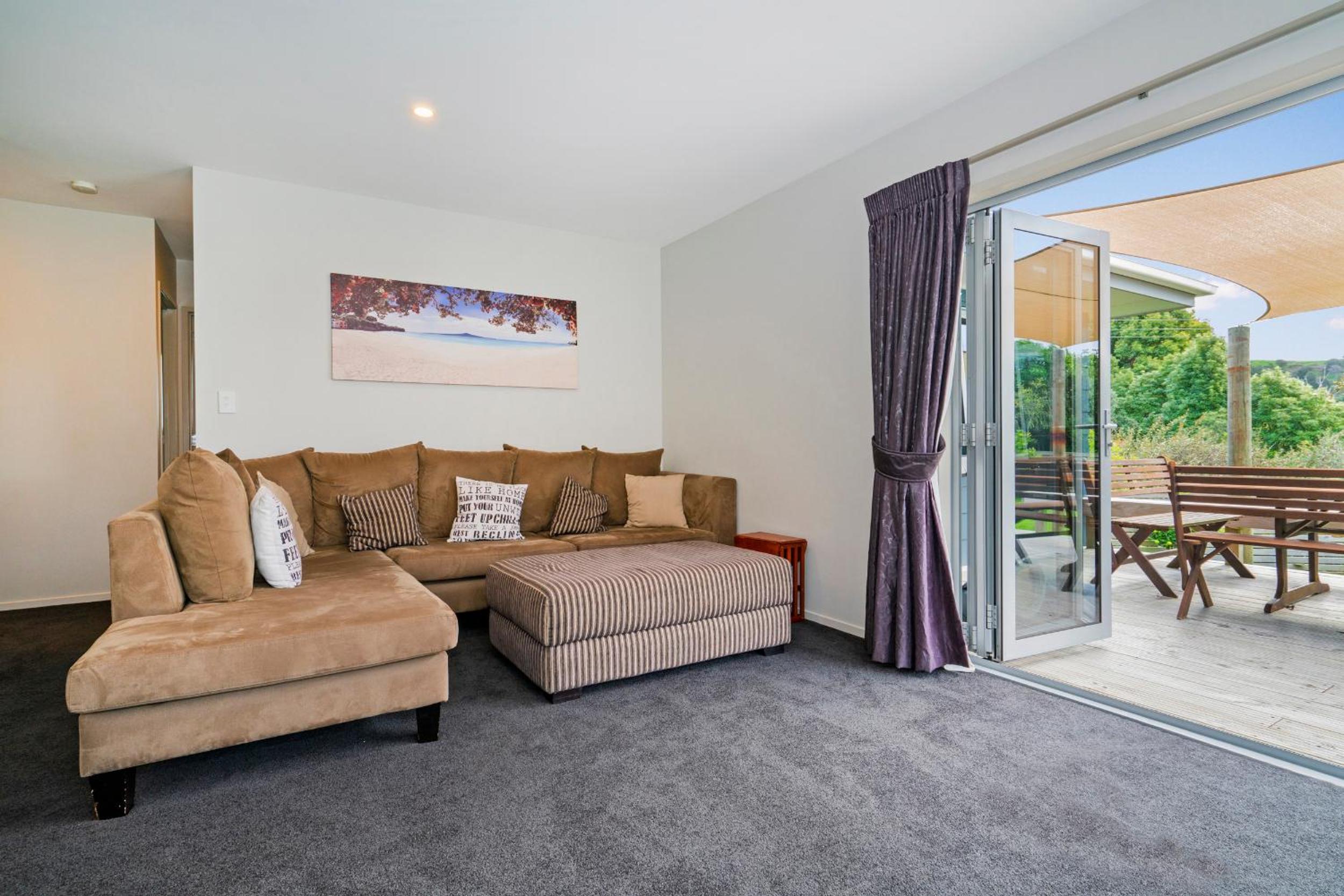 The Blue Rendevous - Whangamata Holiday Home