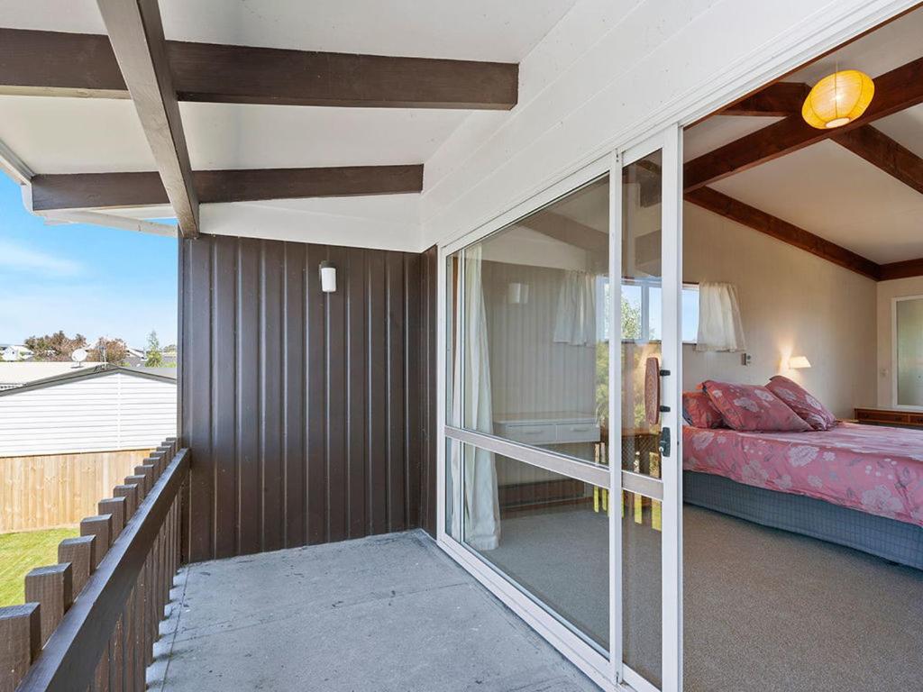 Wharewaka Hideaway - Wharewaka Holiday Home view 2