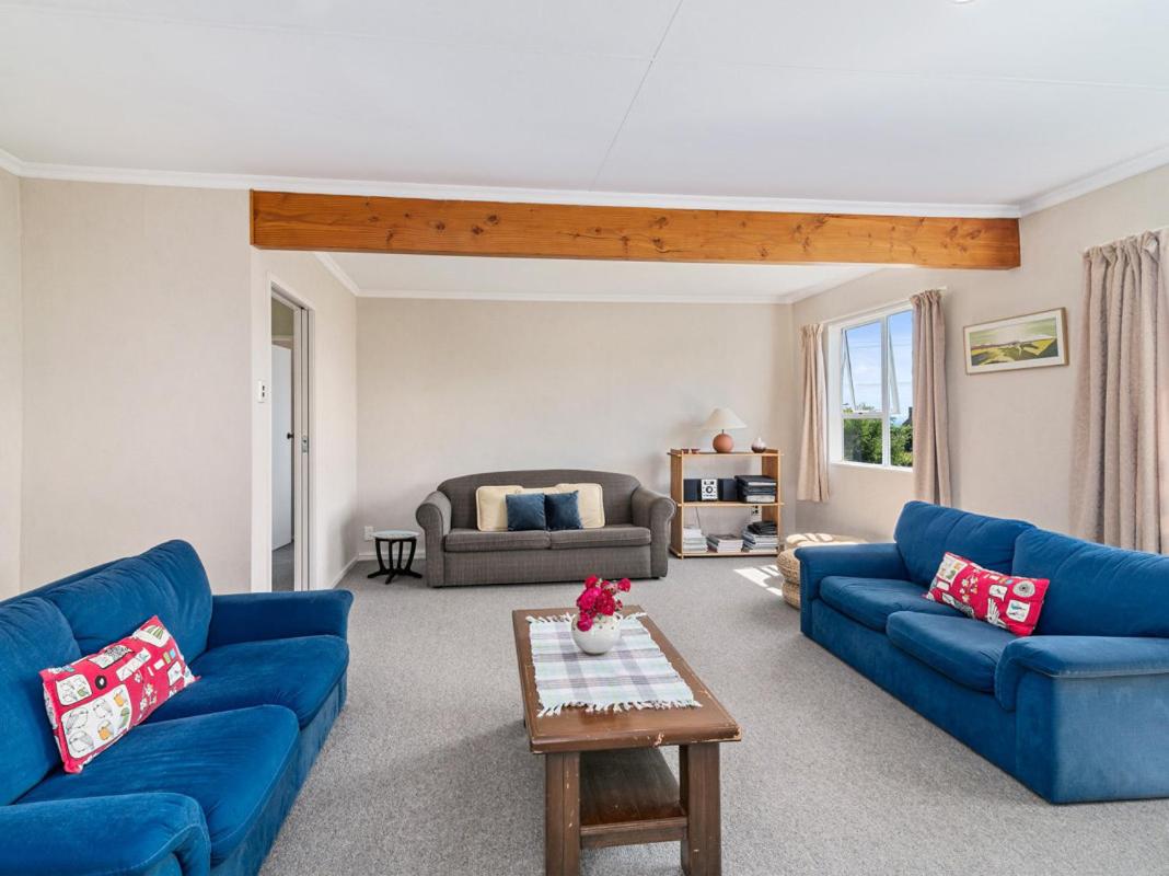 Family at Wharewaka - Wharewaka Holiday Home view 5