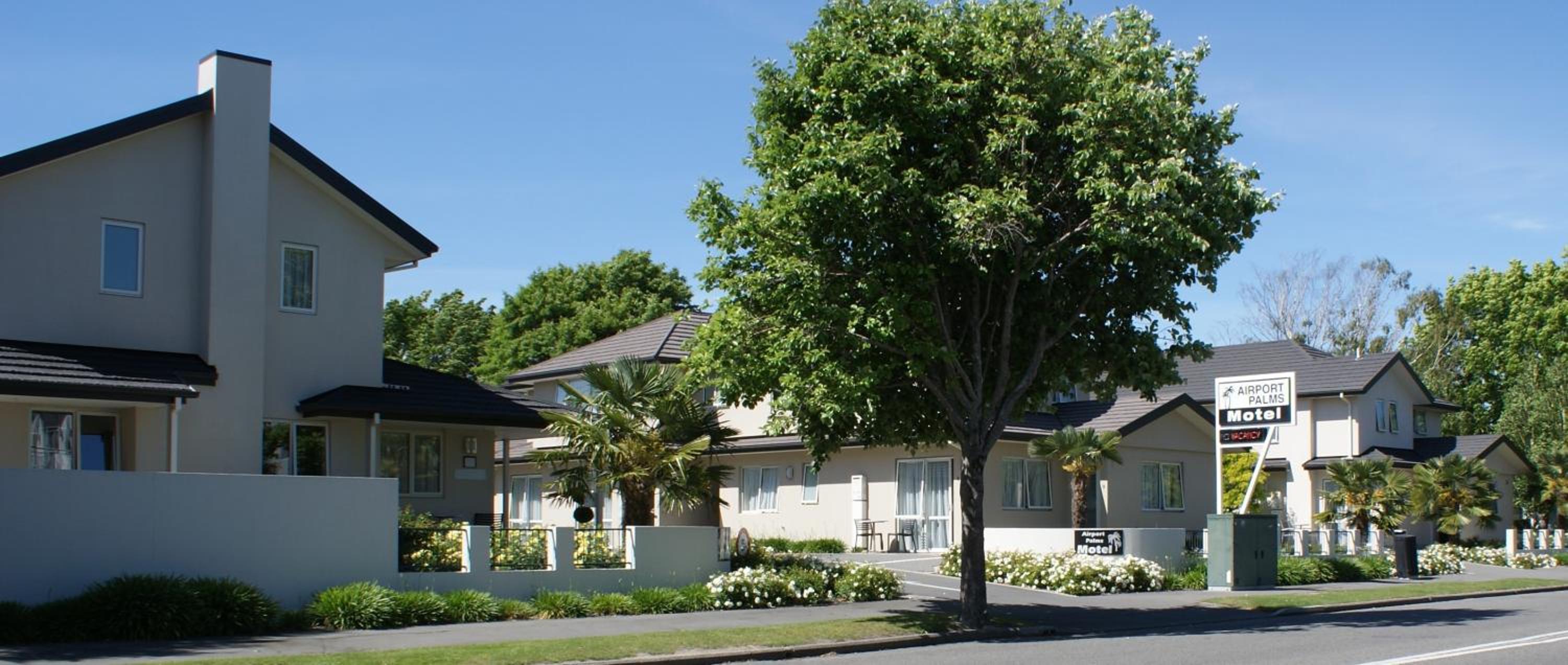 Airport Palms Motel - Image 2