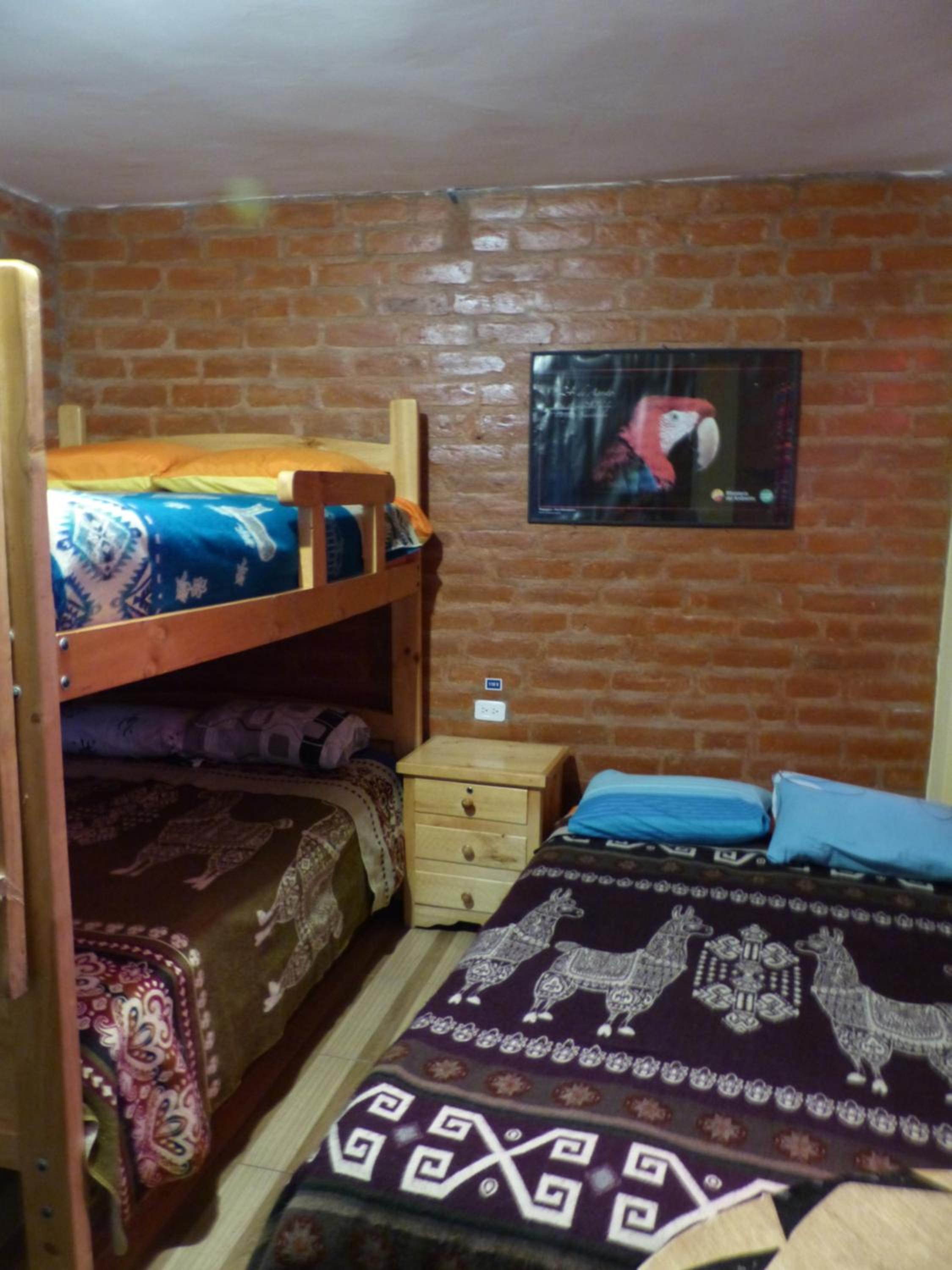 Hostal La Casa Amarilla City