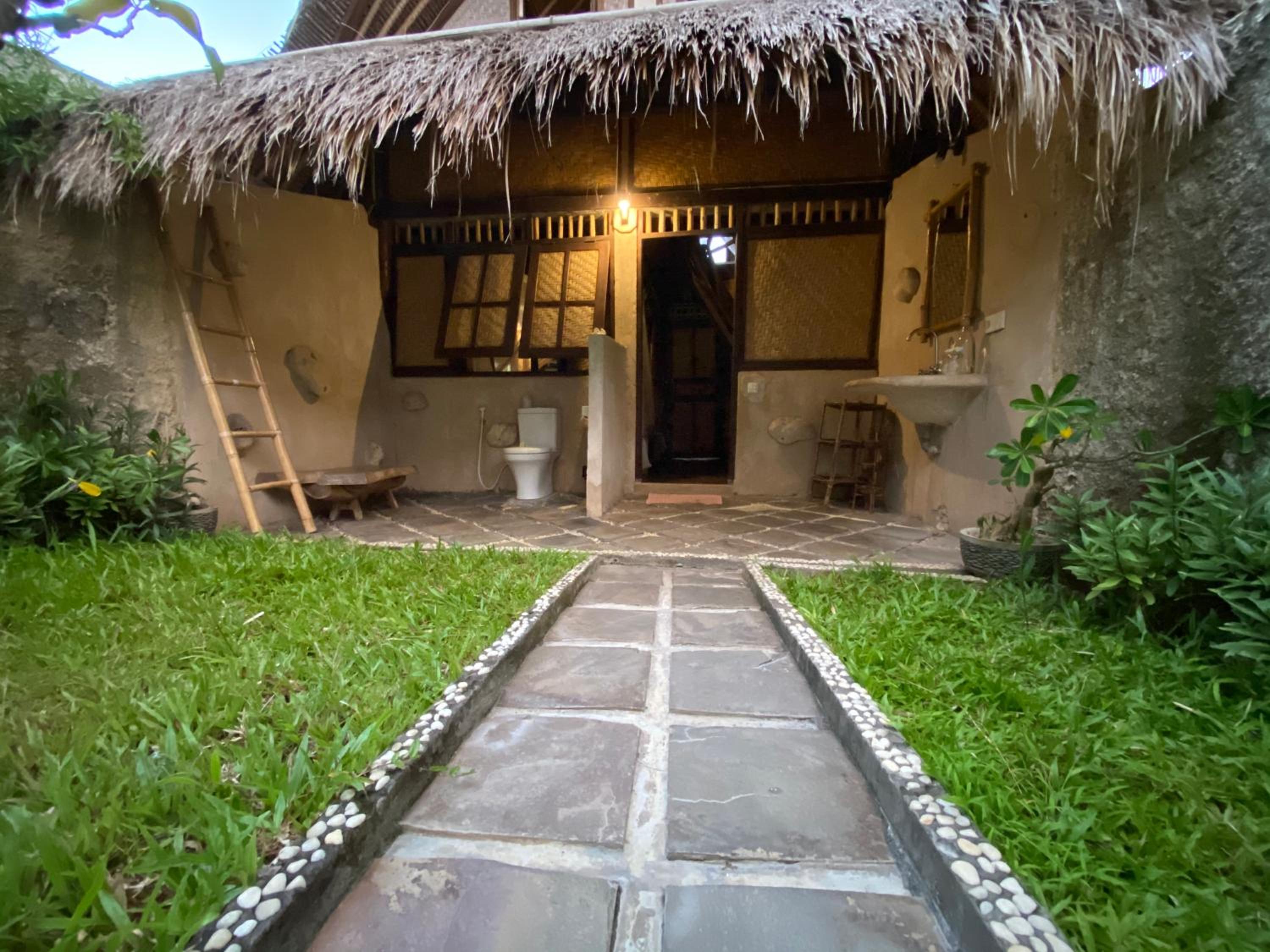 Flower Bud Bungalow Balangan