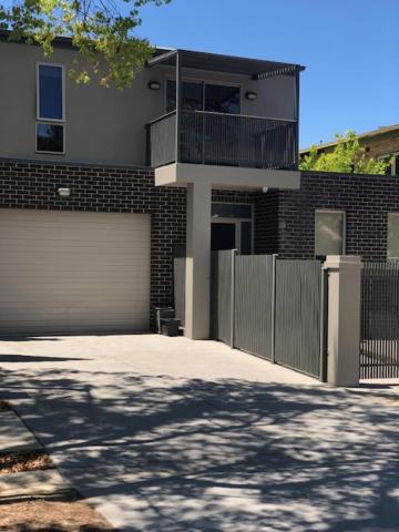 Central executive 4br townhouse view 2