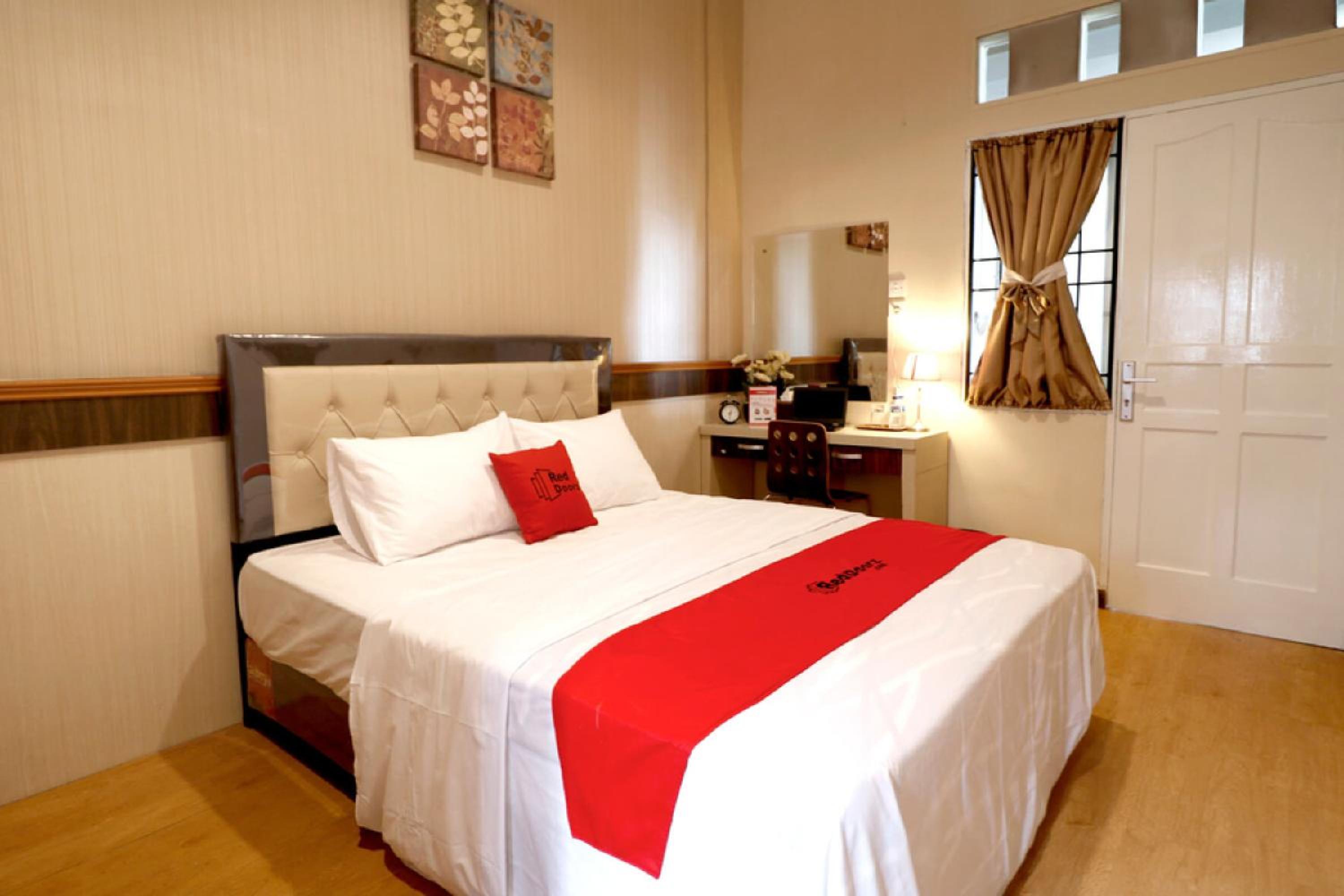 RedDoorz Plus near Universitas Sumatera Utara