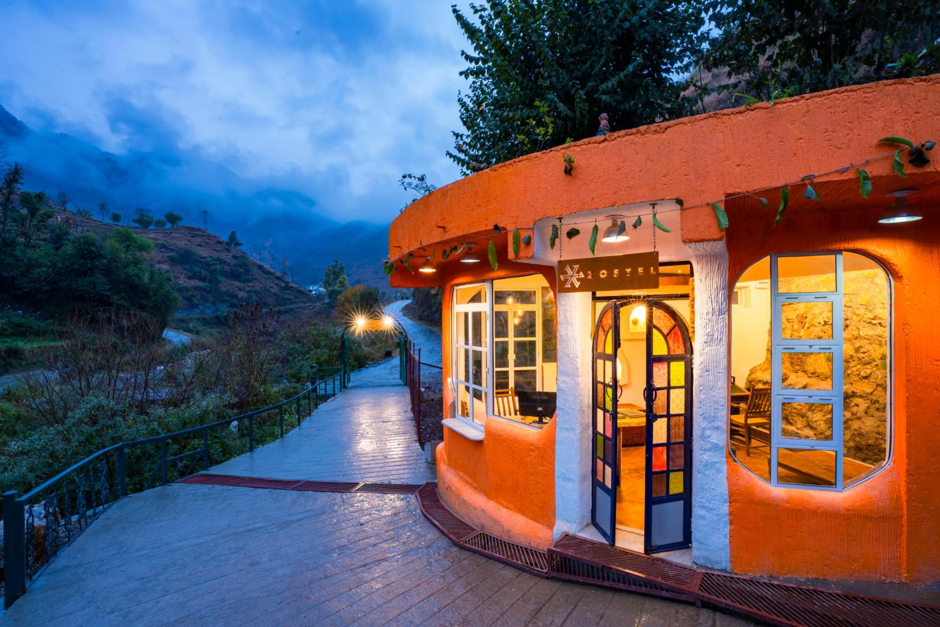 Zostel Plus Mussoorie, Kempty view 2