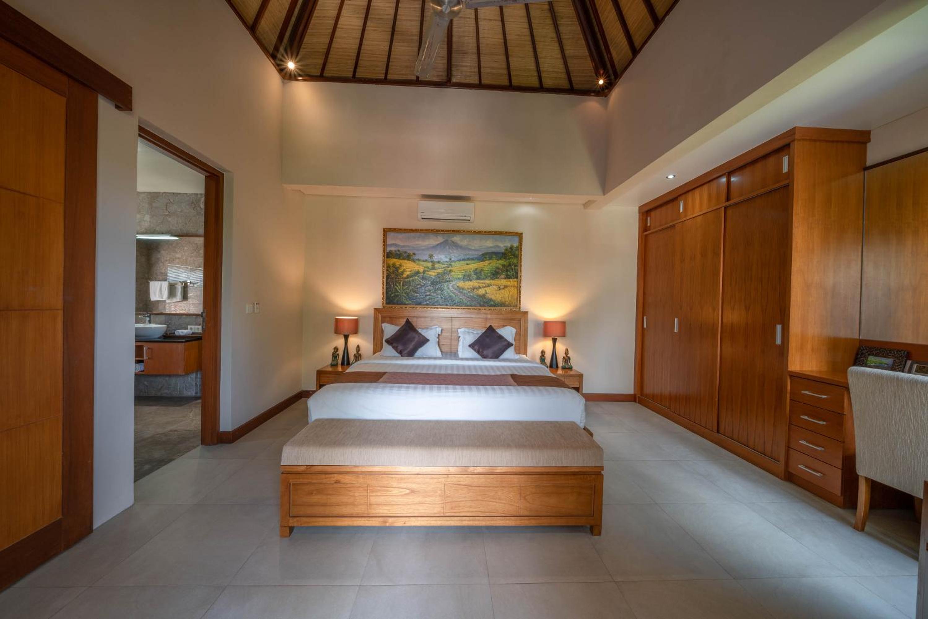 Villa Seacluded 1 - 3BR Villa in Central Seminyak - Large Pool