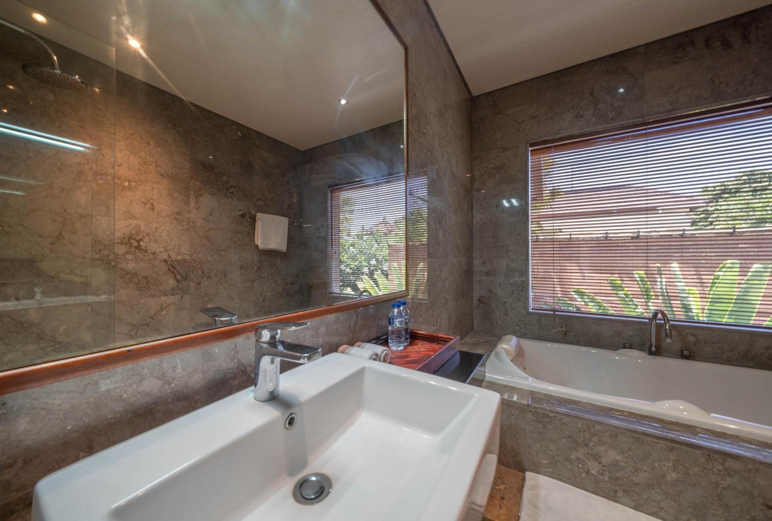 Villa Seacluded 1 - 3BR Villa in Central Seminyak - Large Pool