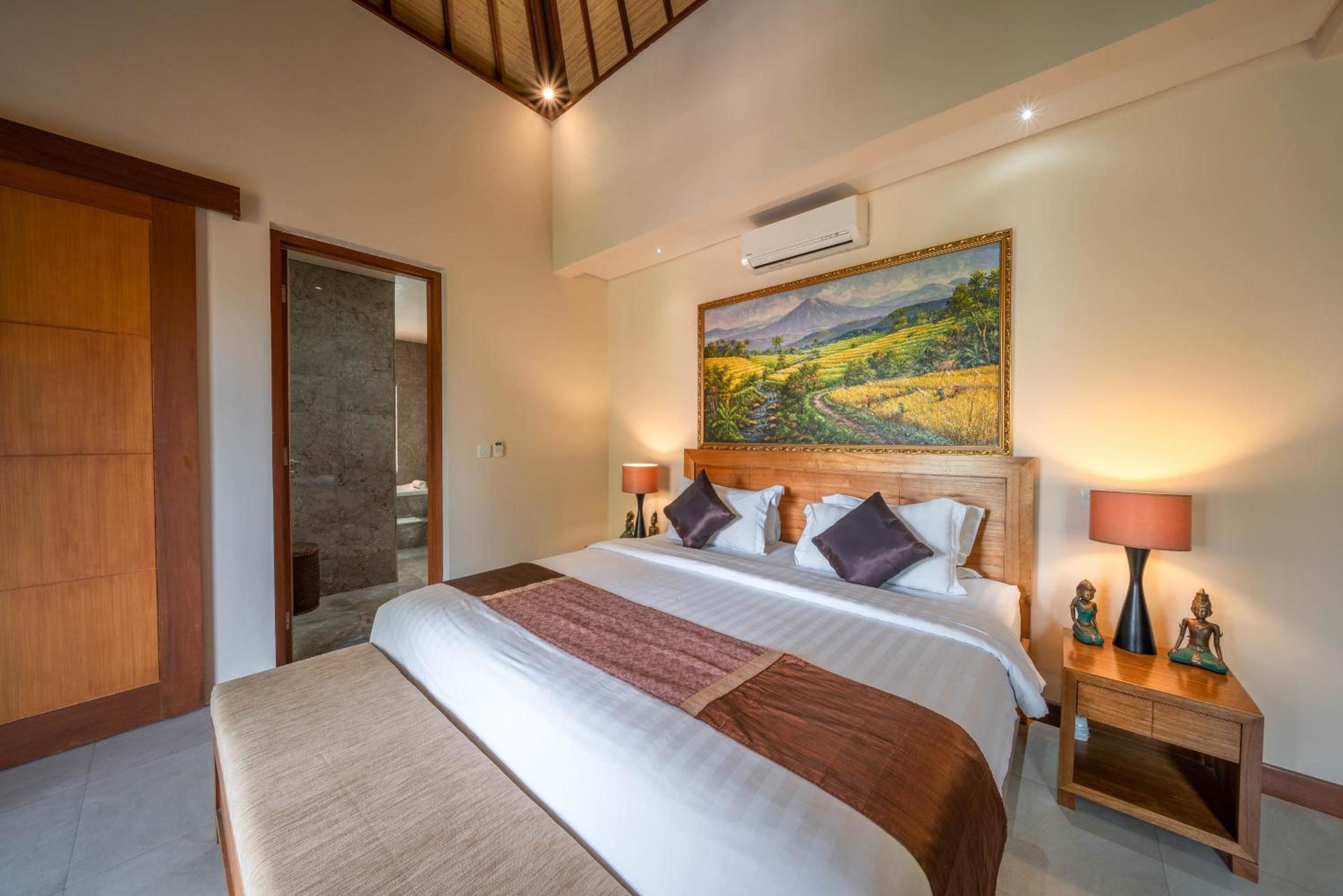 Villa Seacluded 1 - 3BR Villa in Central Seminyak - Large Pool