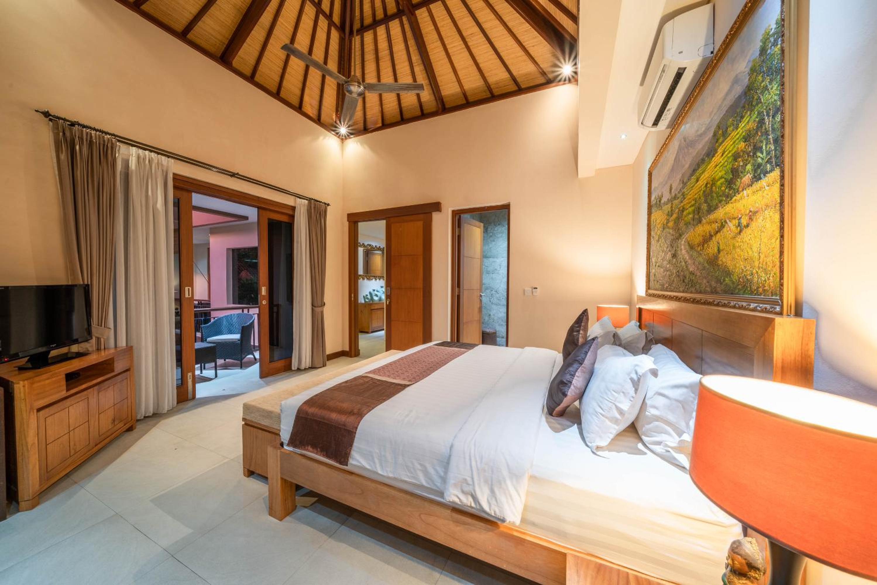 Villa Seacluded 1 - 3BR Villa in Central Seminyak - Large Pool