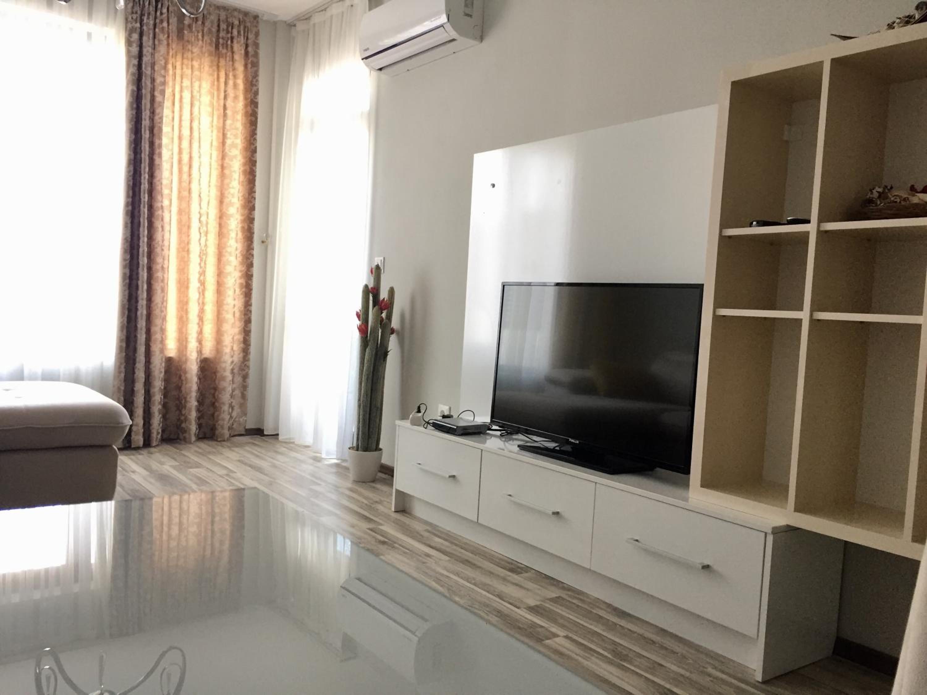 Green Paradise Deluxe Apartments