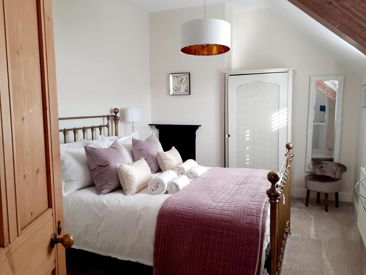 30 Overleigh Road view 3