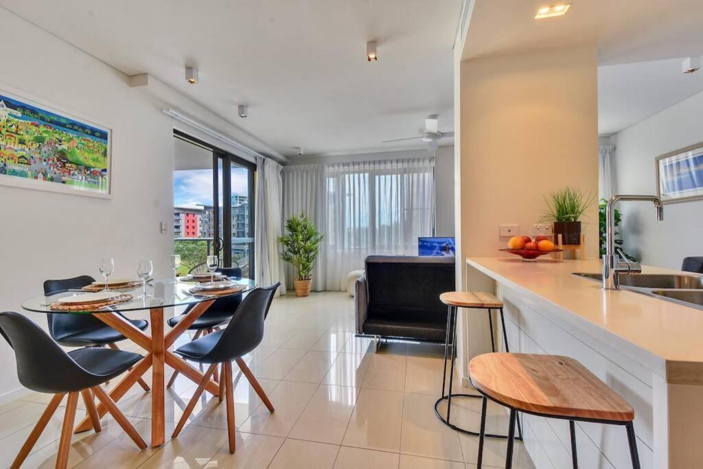 Waterfront Pearl Suite 2 Bed Luxury Apt view 2