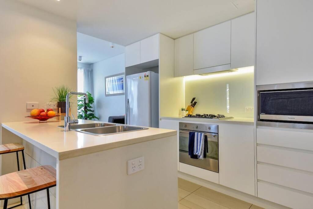 Waterfront Pearl Suite 2 Bed Luxury Apt view 5