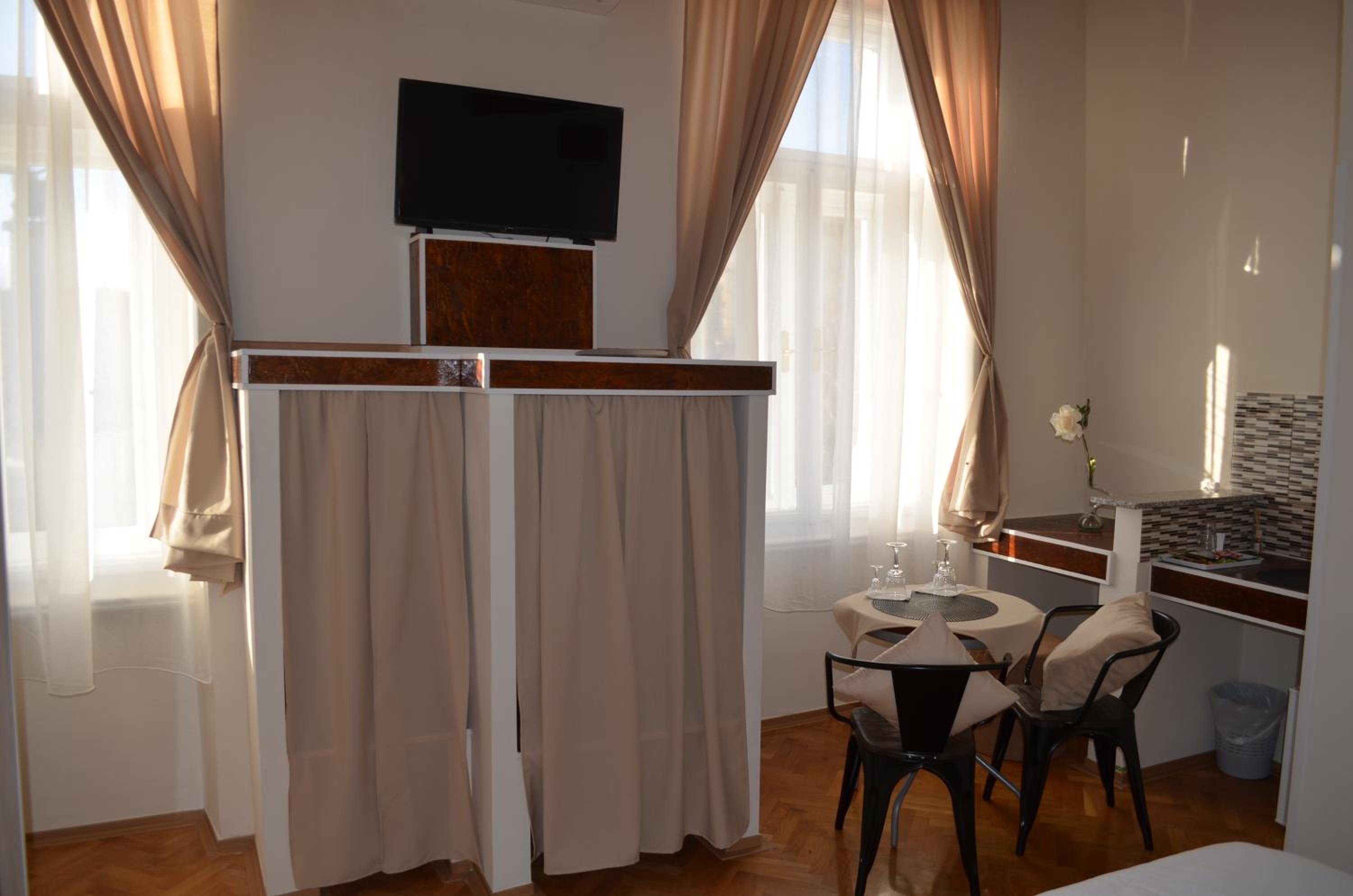 Photo 33