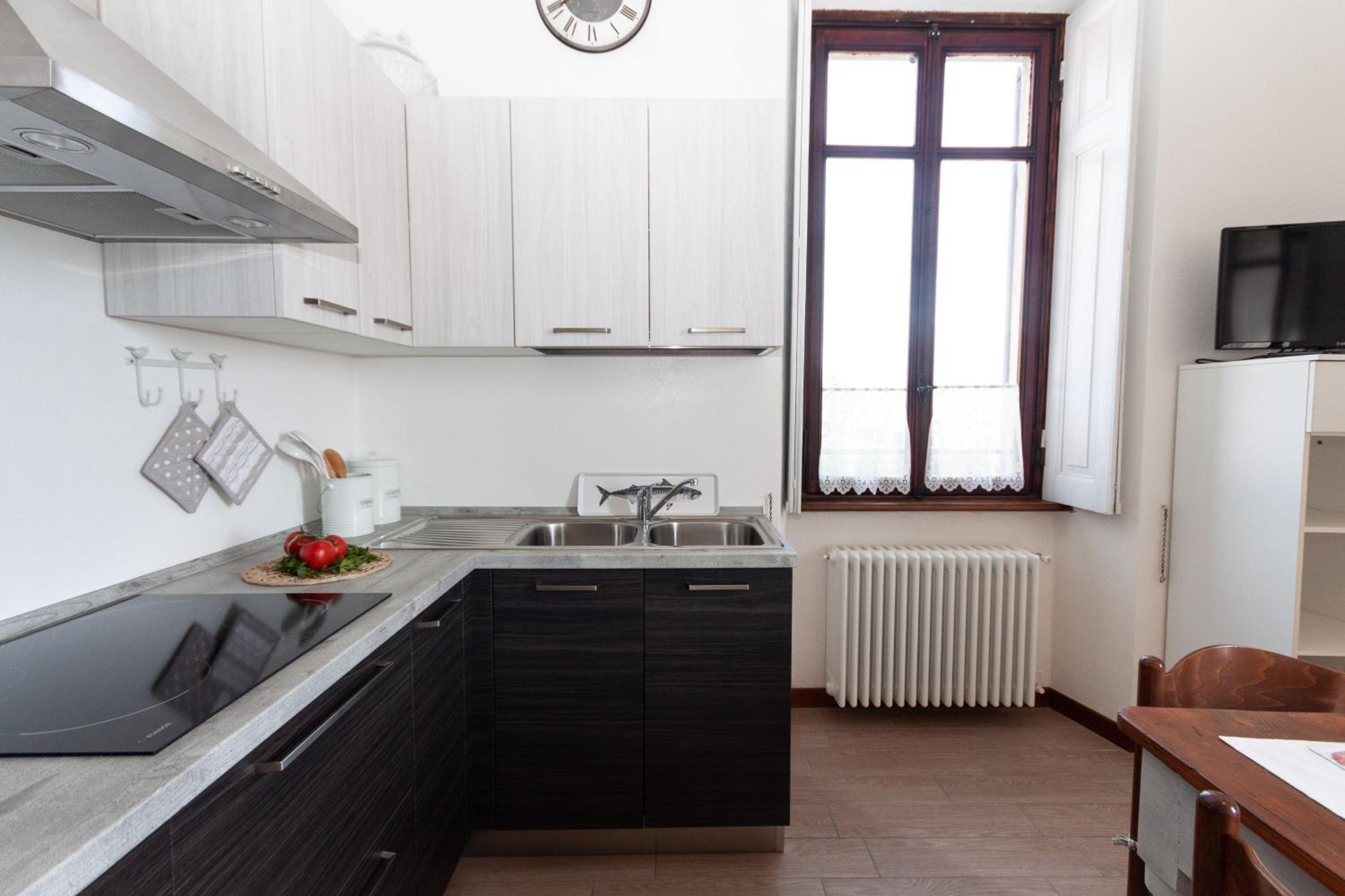 Breva - Menaggio by LoveComo en Menaggio — kitchen