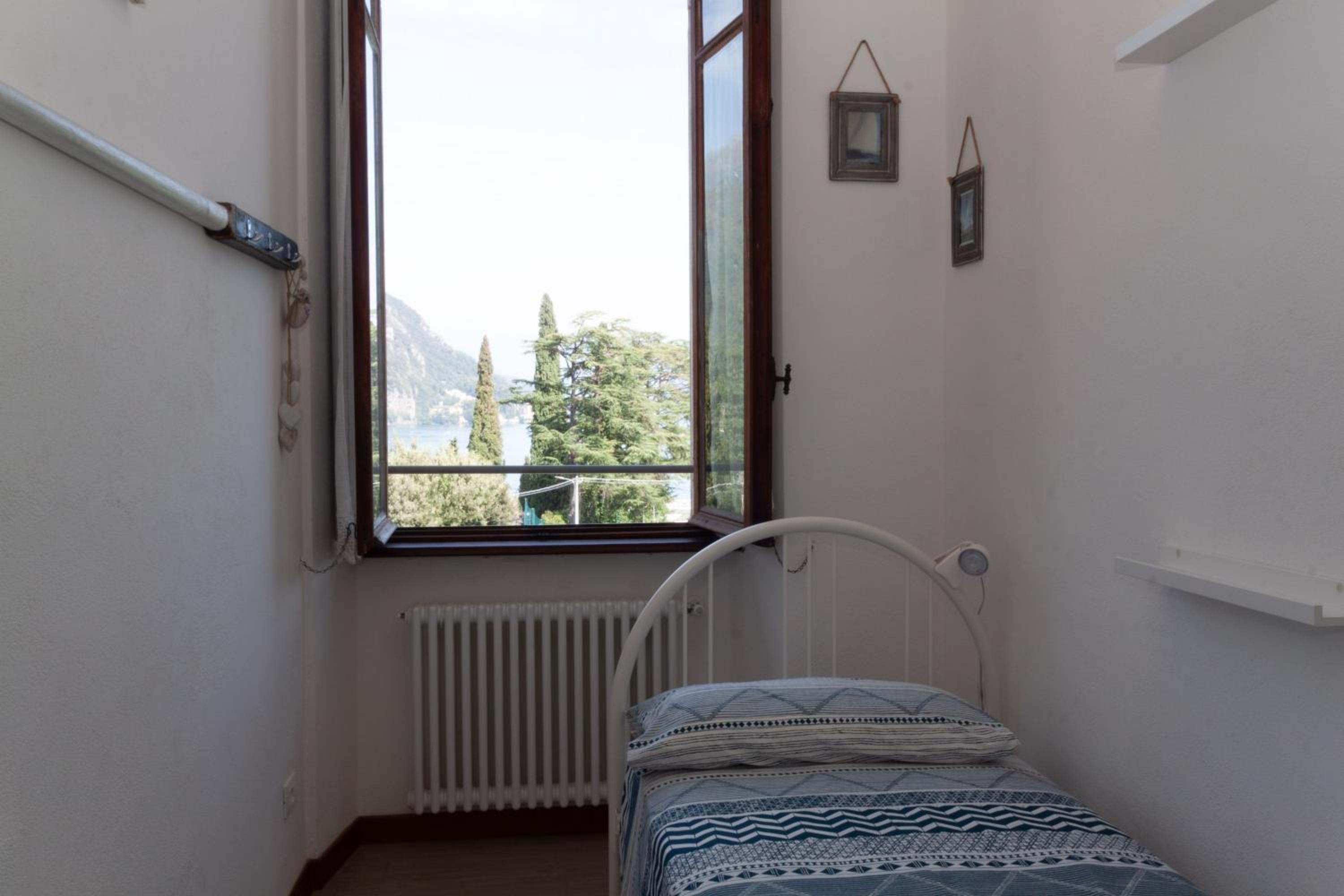 Breva - Menaggio by LoveComo en Menaggio — bedroom