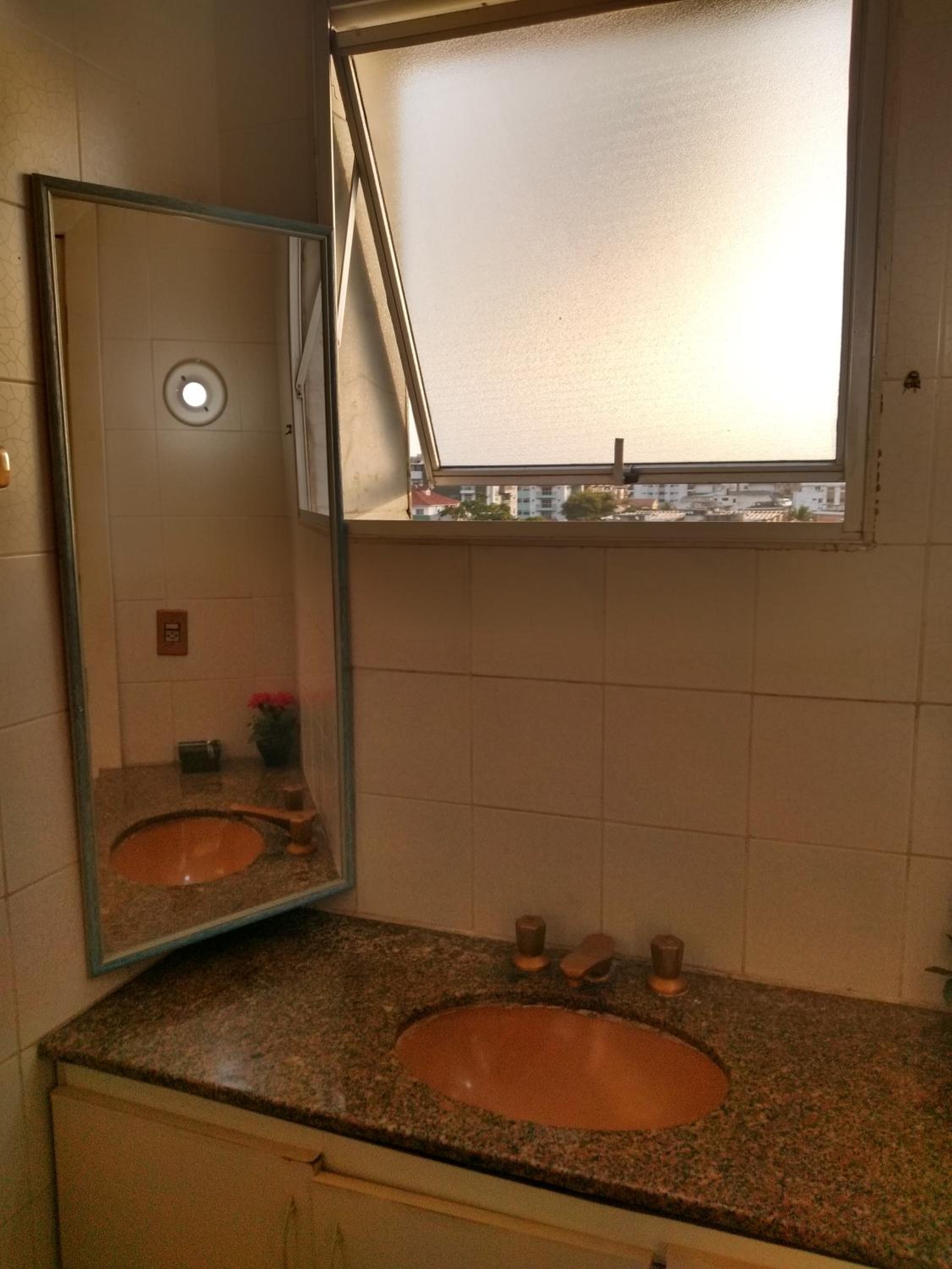 Suíte com Cozinha independente em Apartamento