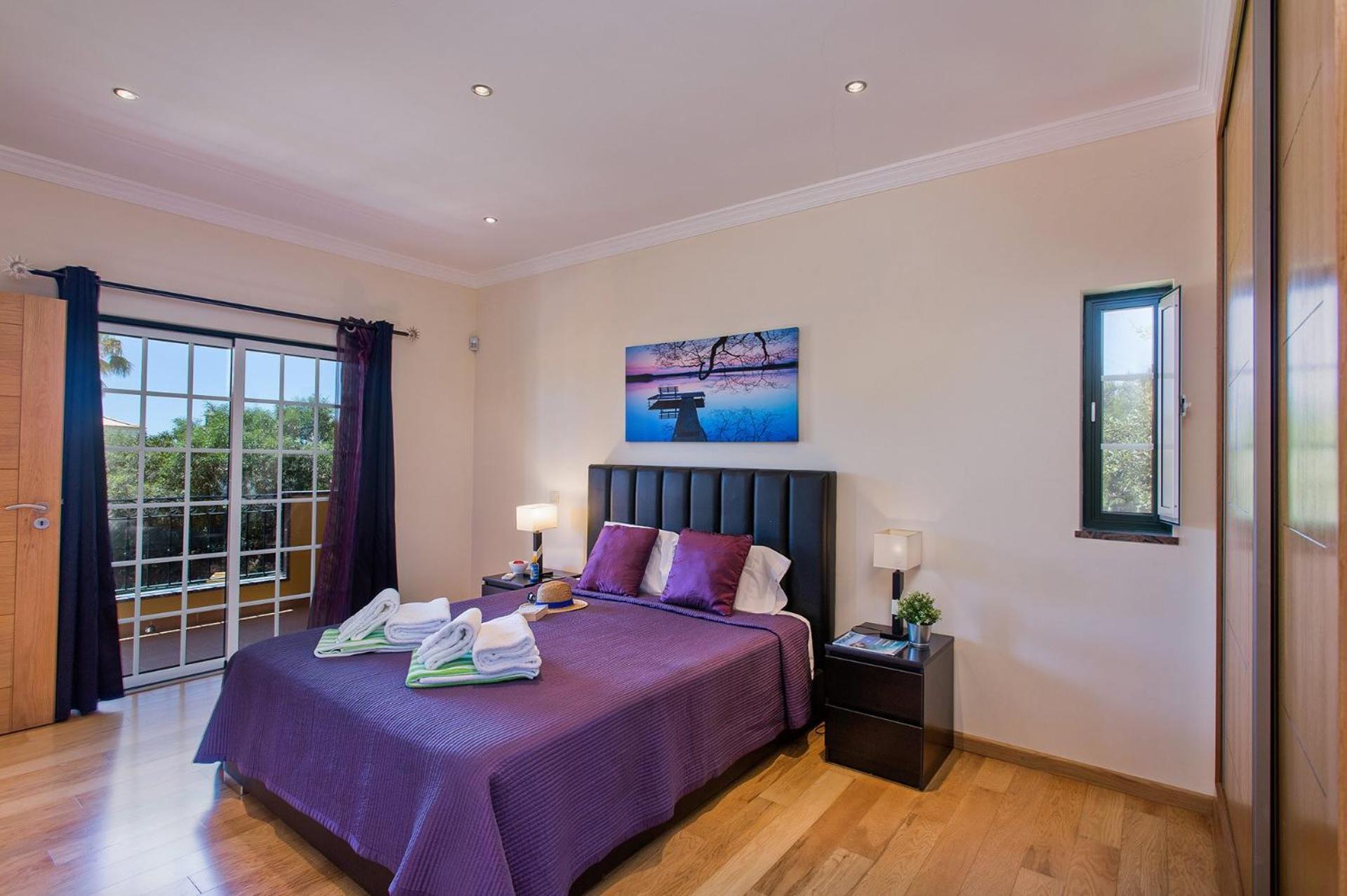 Villa Nincha - Heated Pool - Free wi-fi - Air Con view 3