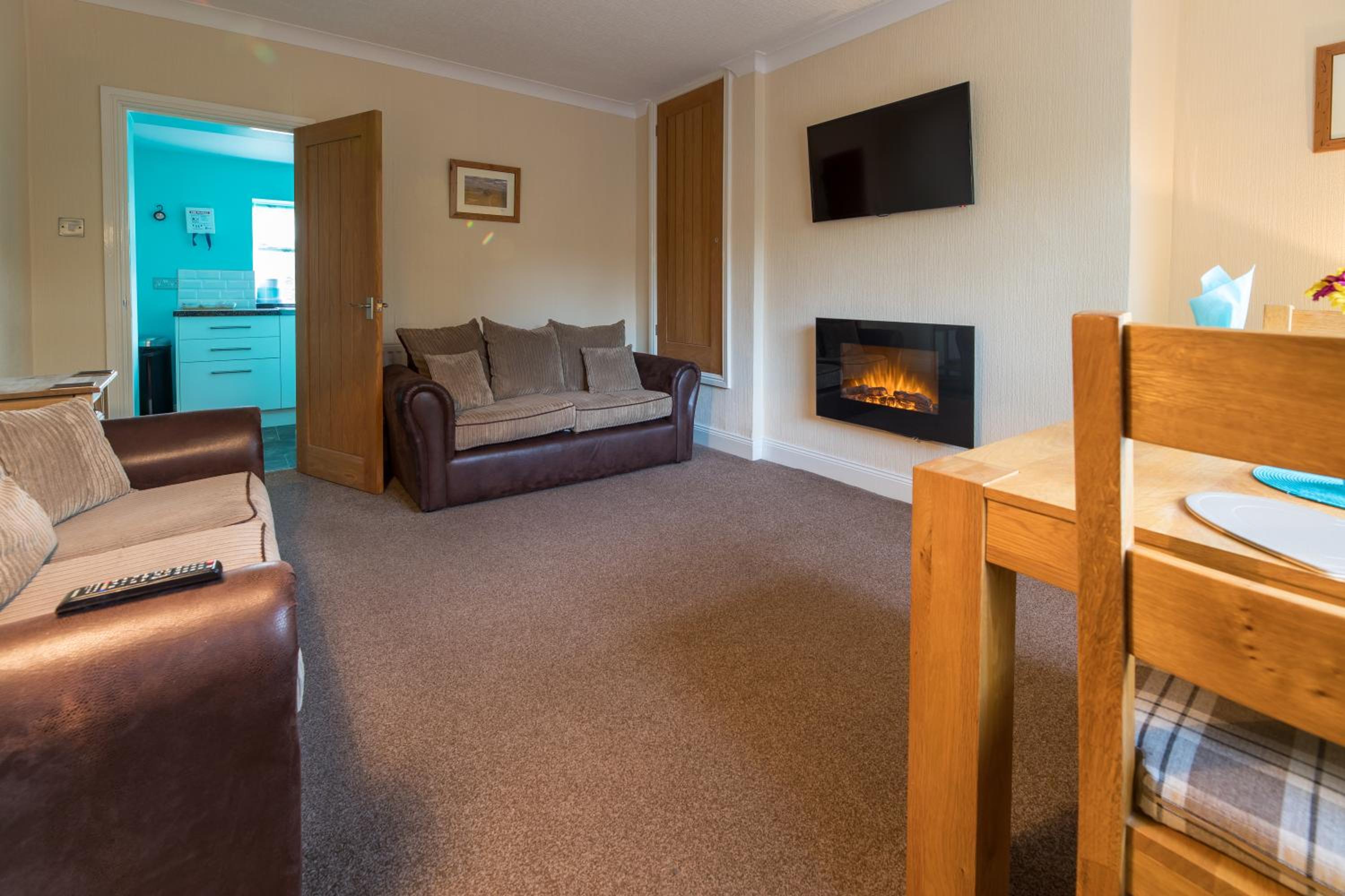 Host & Stay - Poppy Cottage view 5