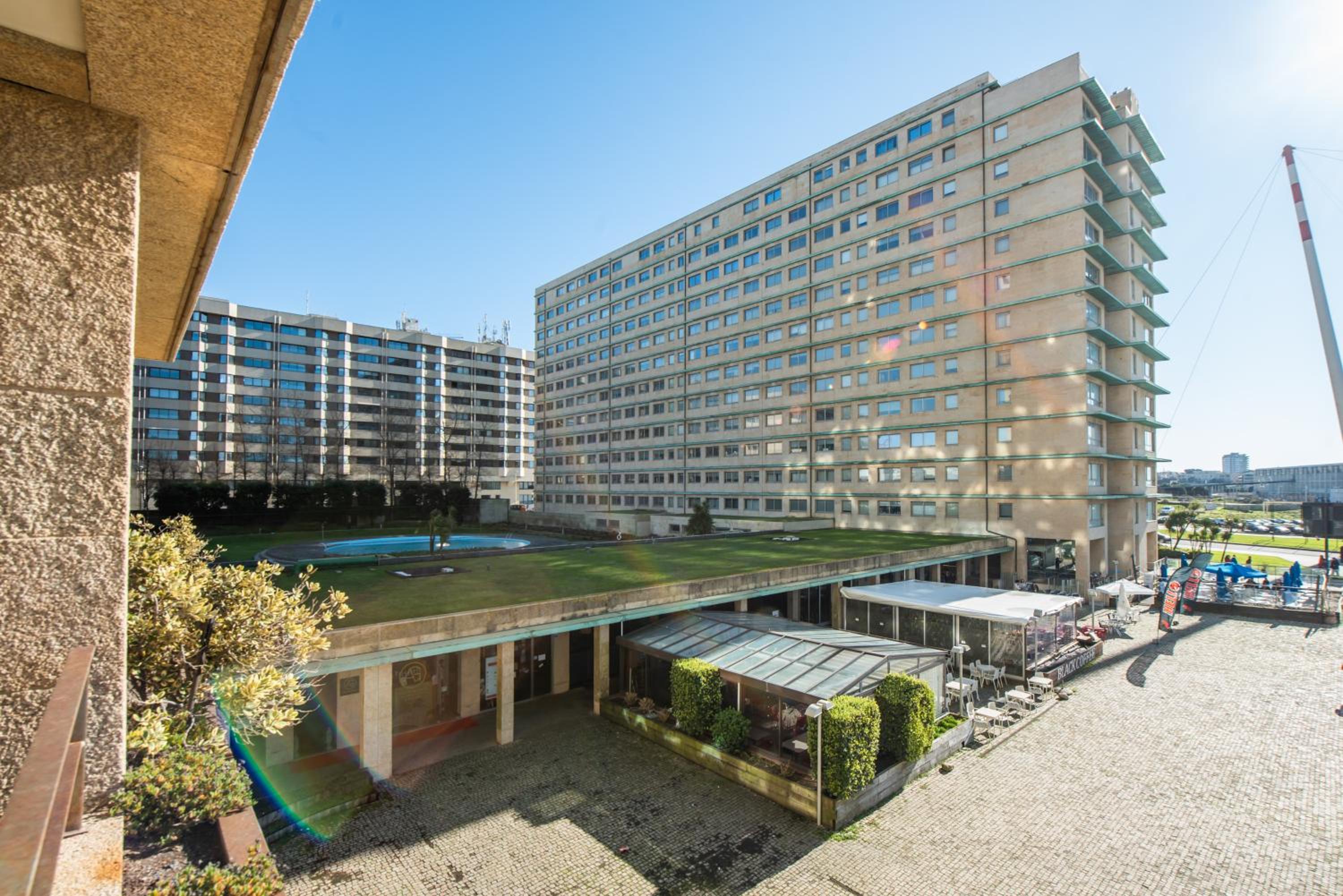 Hotel Apartament Em Condominio Com Piscina