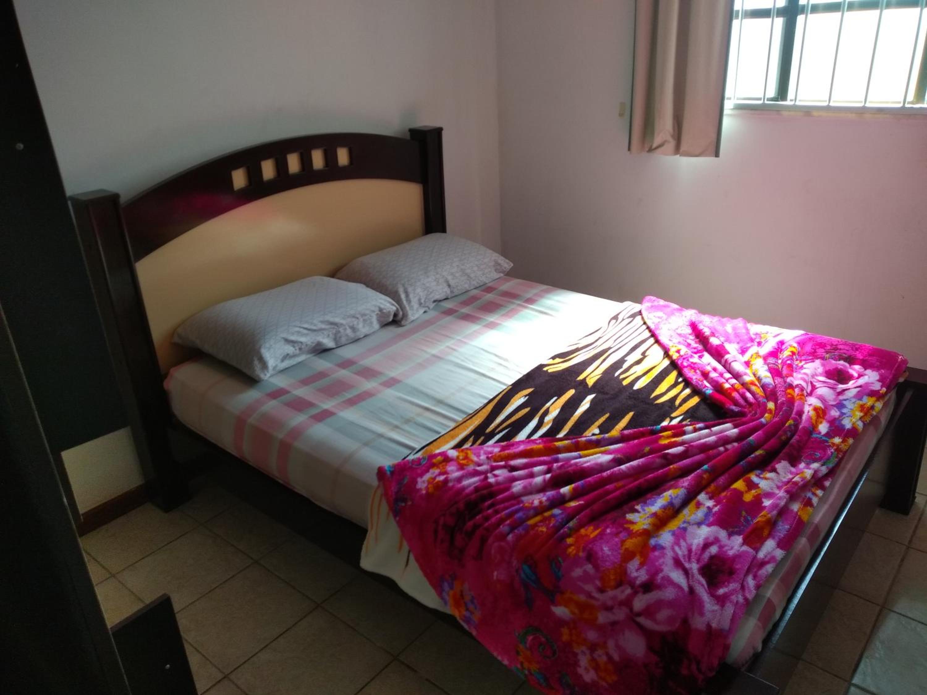 Casa com 2 quartos em condomínio