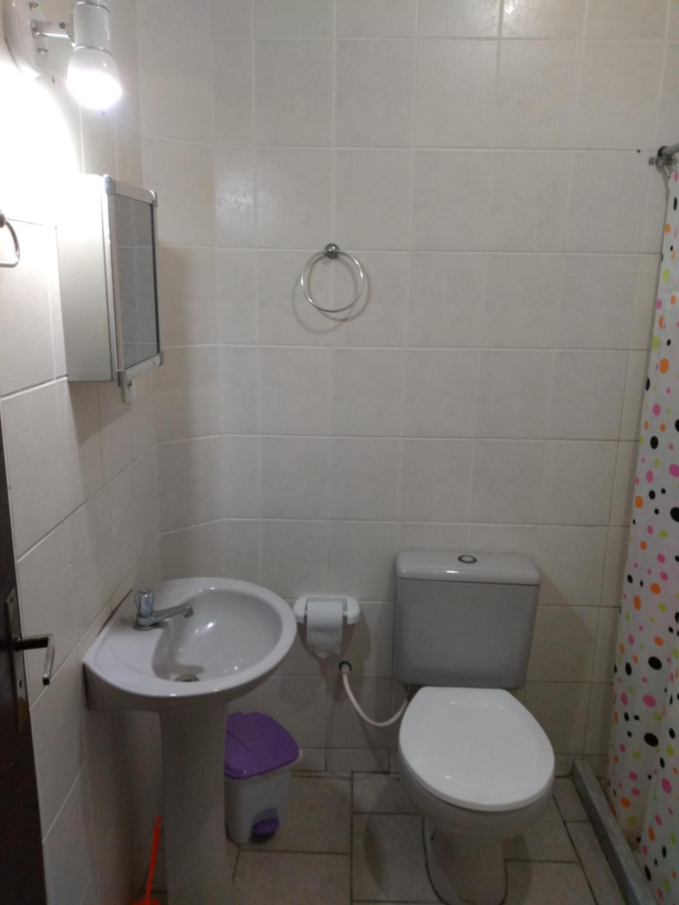 Casa com 2 quartos em condomínio