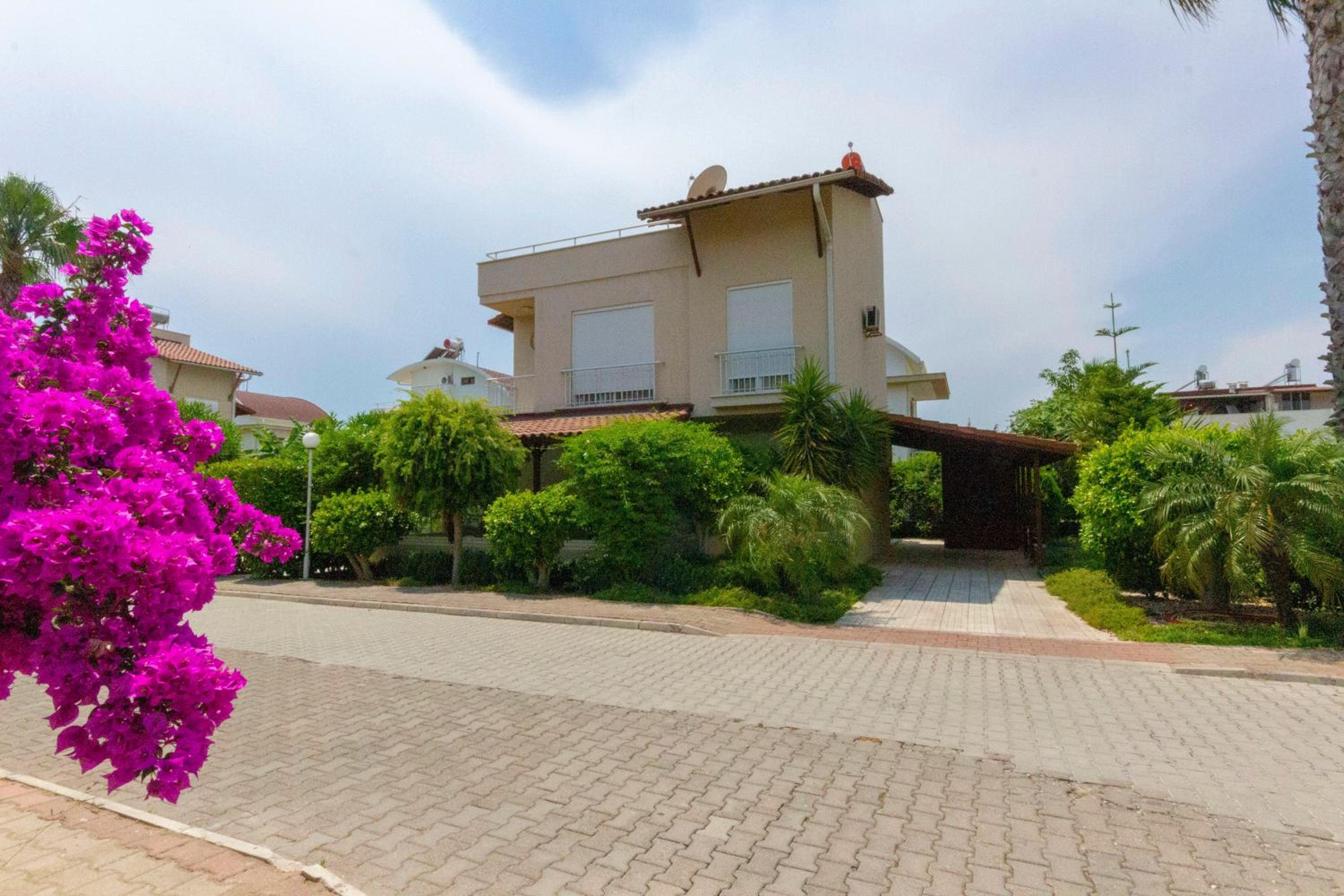 Hotel Paradise Town Villa Beldora - Image 1