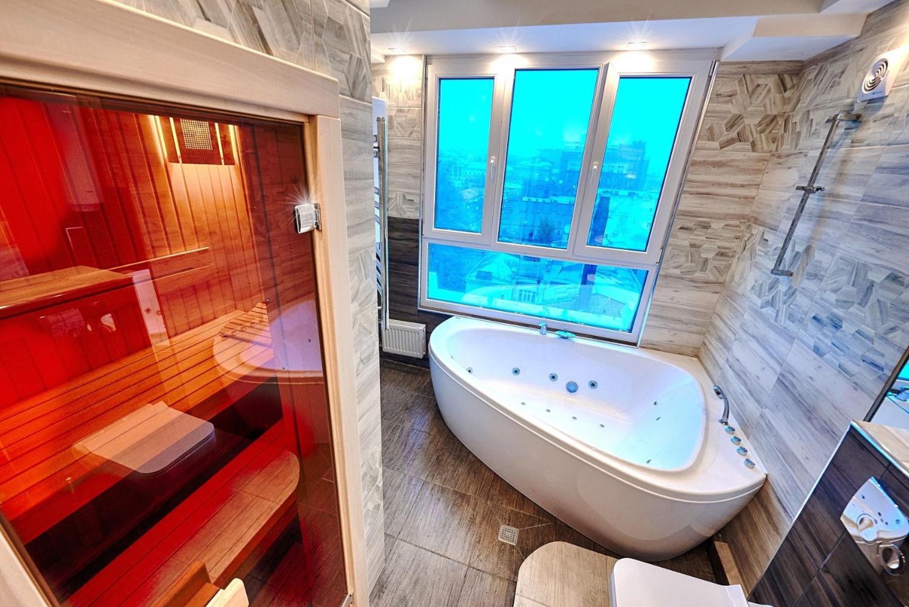 Sauna Jacuzzi Luxury Spa Apartment view 3