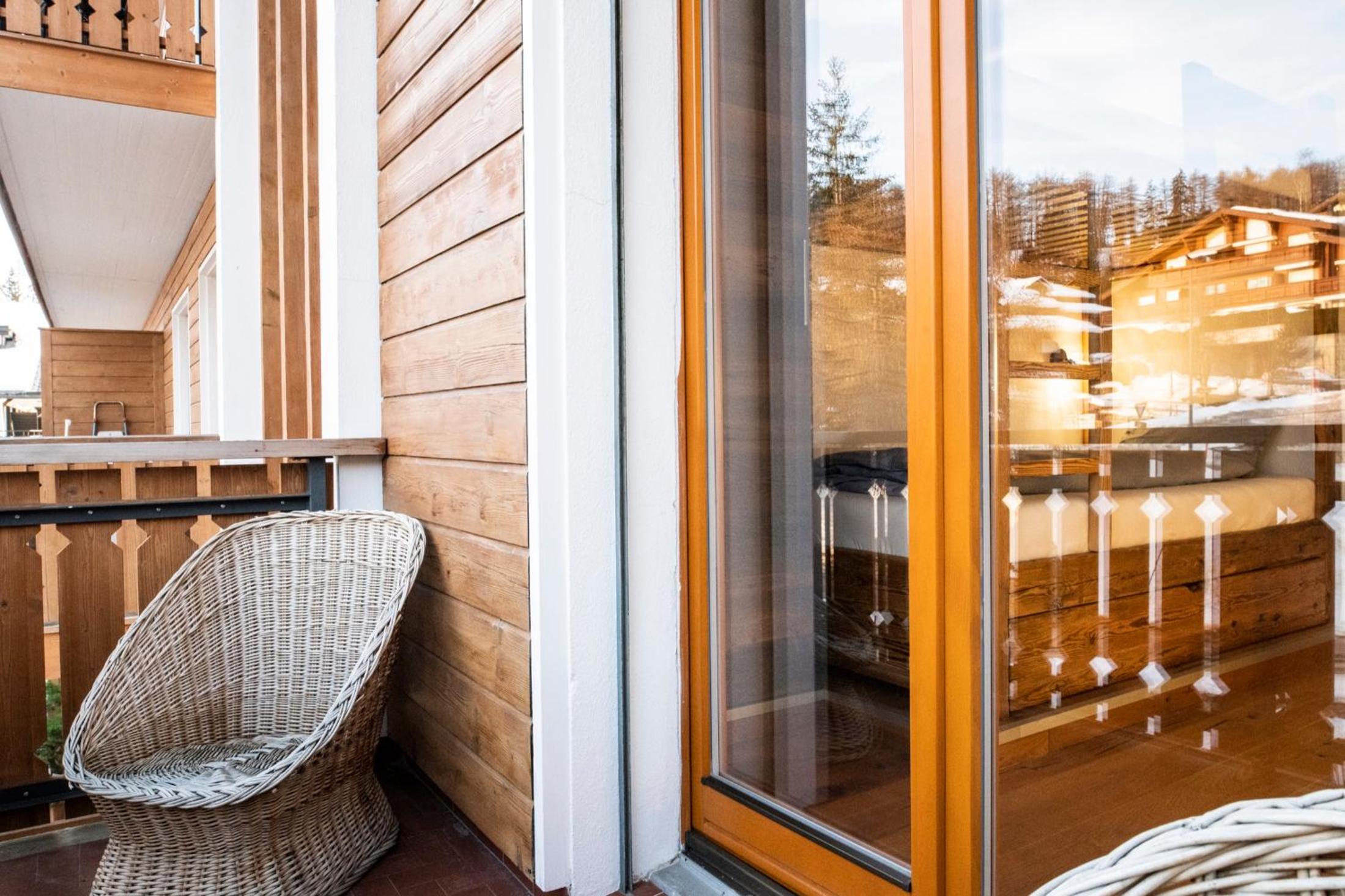 Modernity and authenticity in Crans-Montana, breathtaking panorama