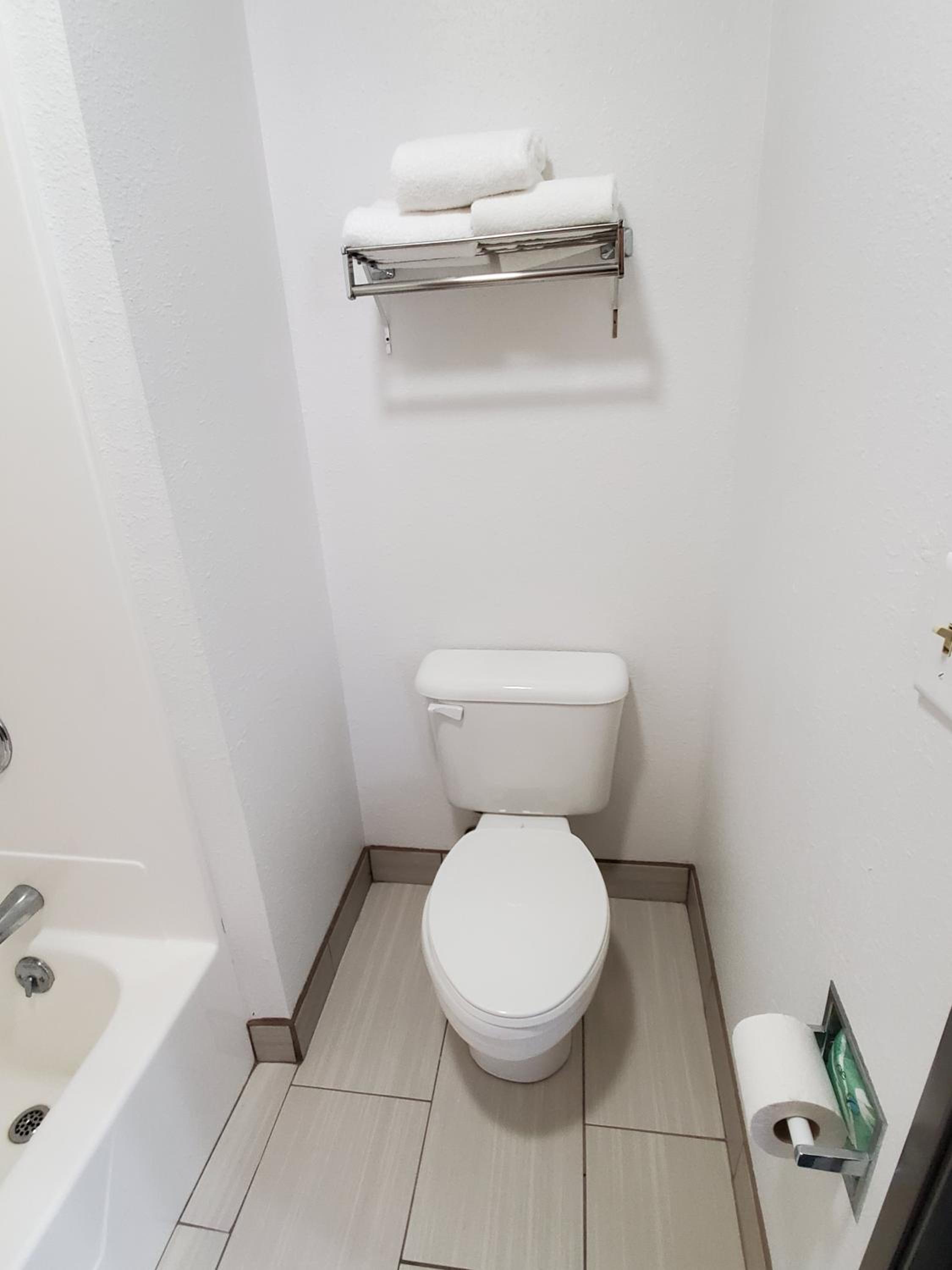 Super 7 Inn Tecumseh - Property Image 32