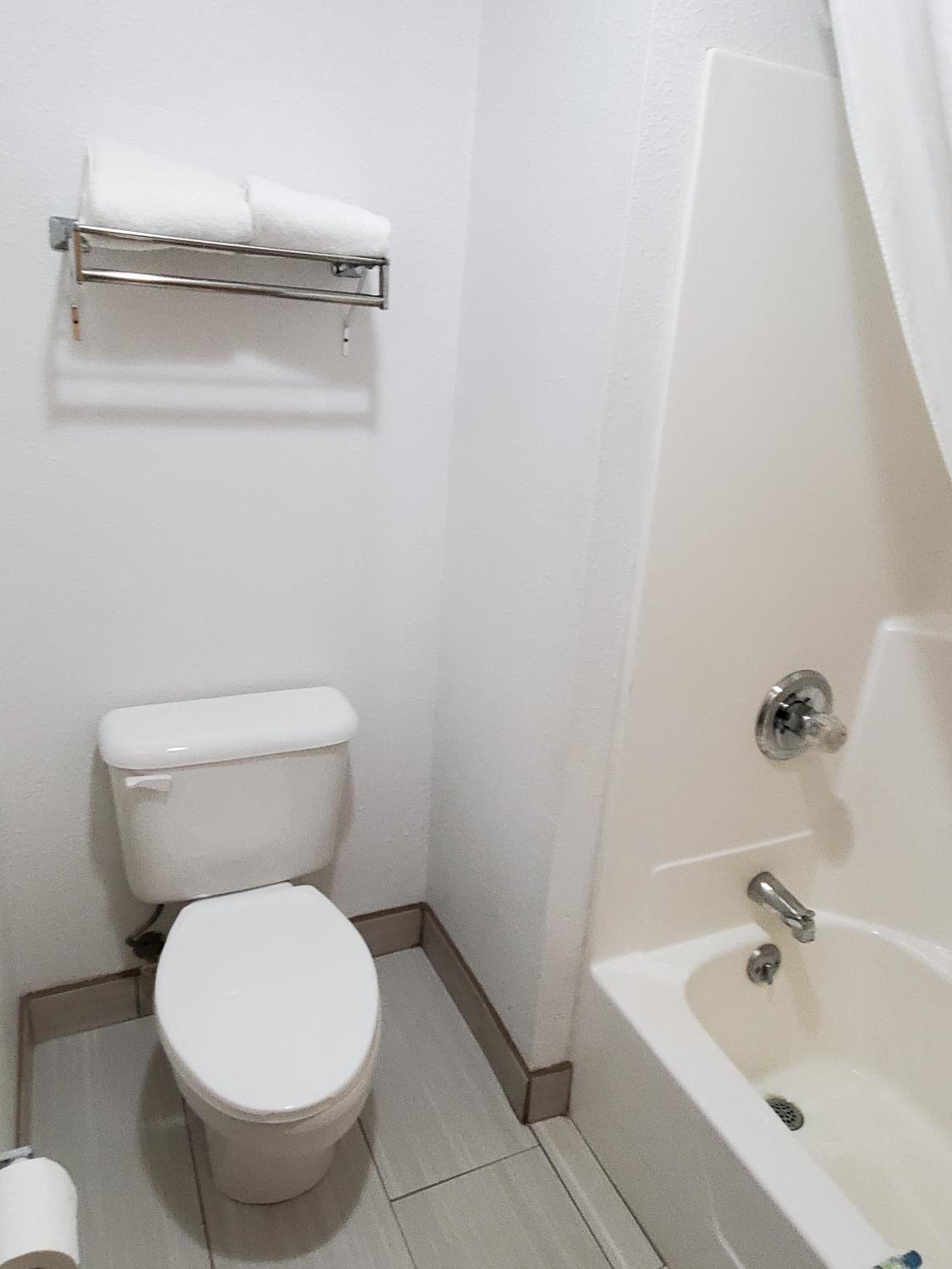 Super 7 Inn Tecumseh - Property Image 29