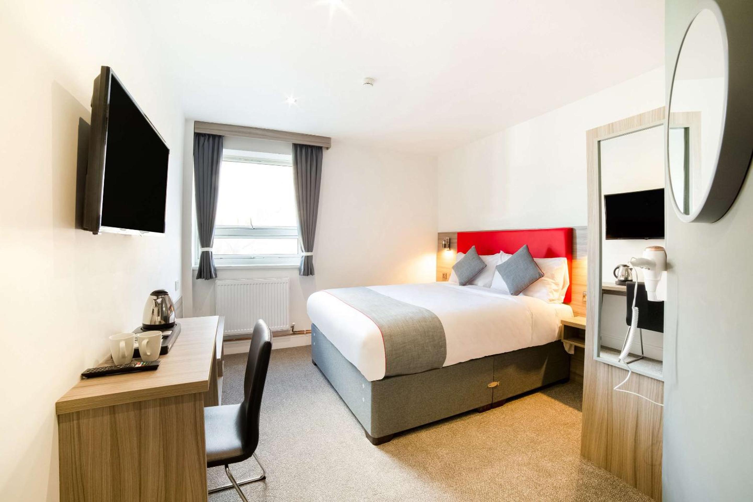 Wolverhampton Vacations - The Connaught Hotel Wolverhampton - Property Image 1