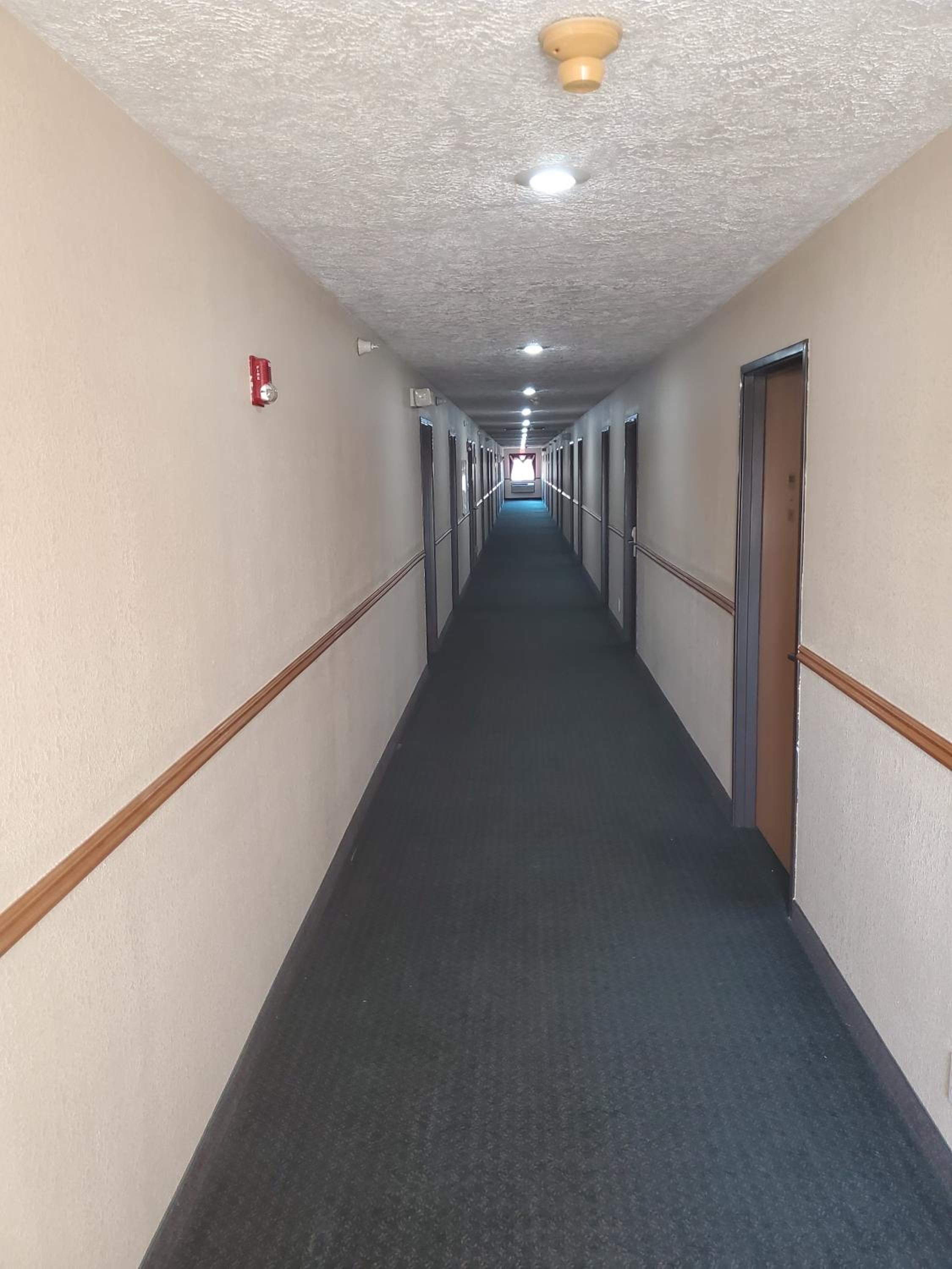 Super 7 Inn Tecumseh - Property Image 51