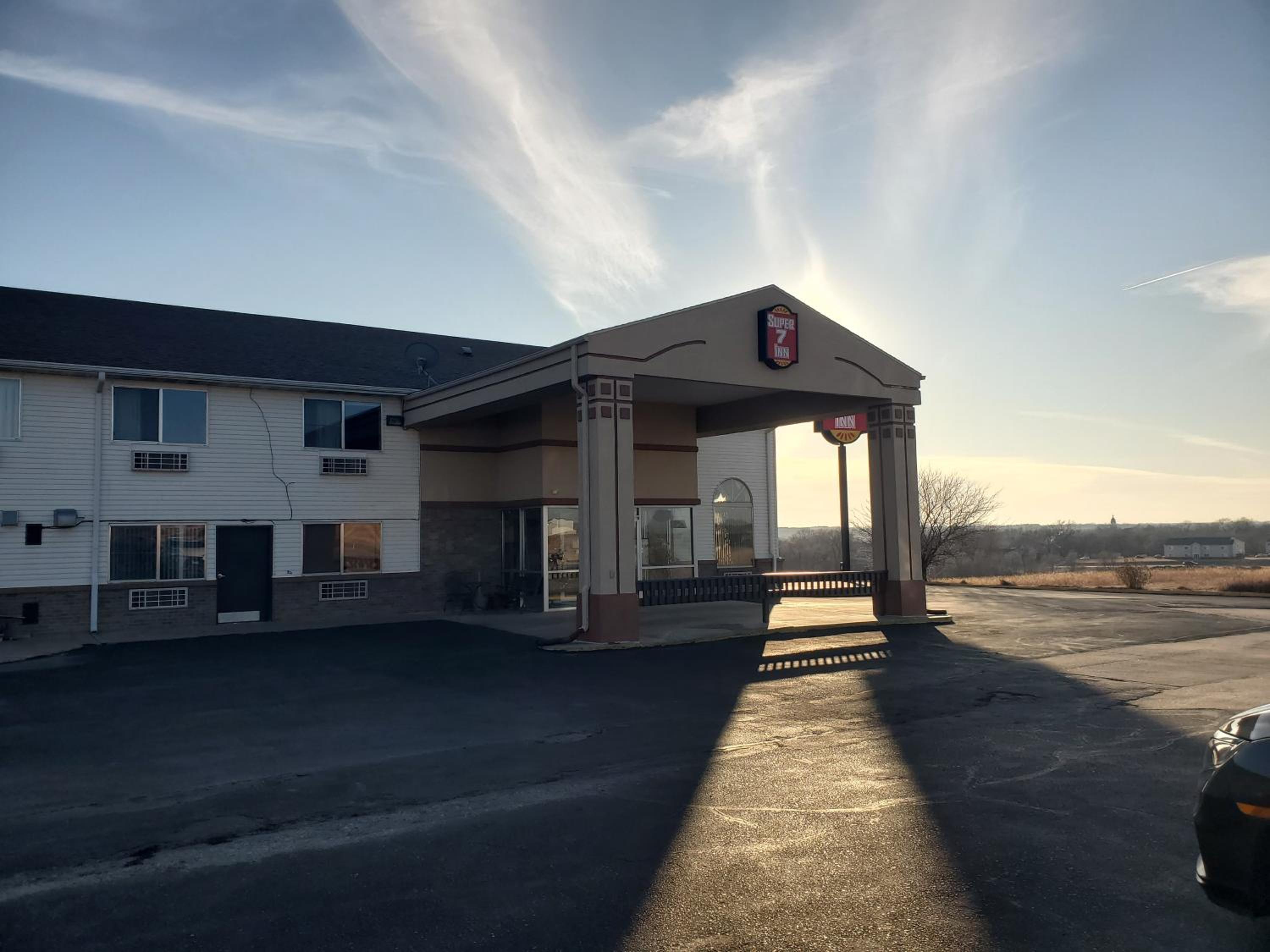 Super 7 Inn Tecumseh - Property Image 42