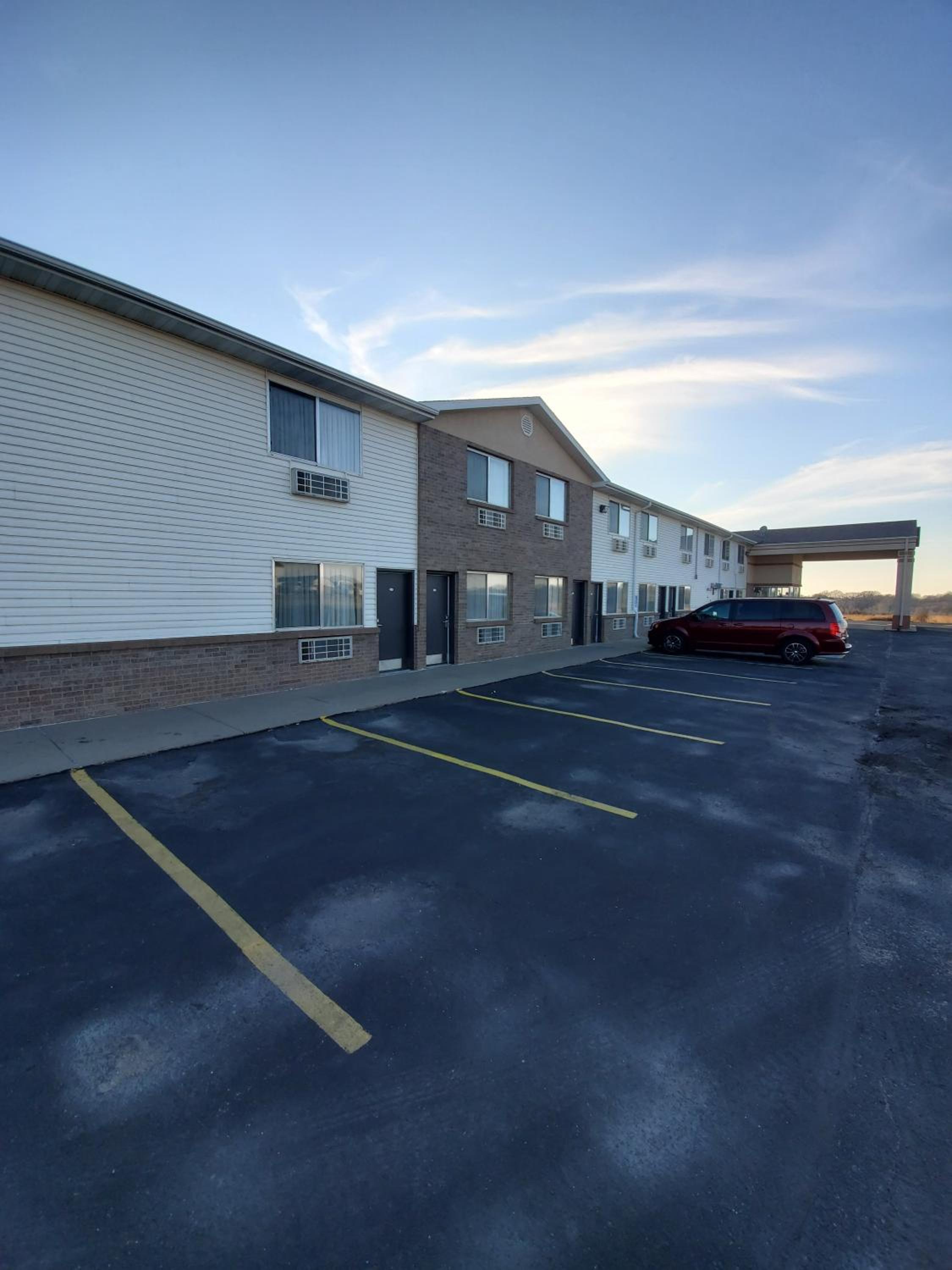 Super 7 Inn Tecumseh - Property Image 28