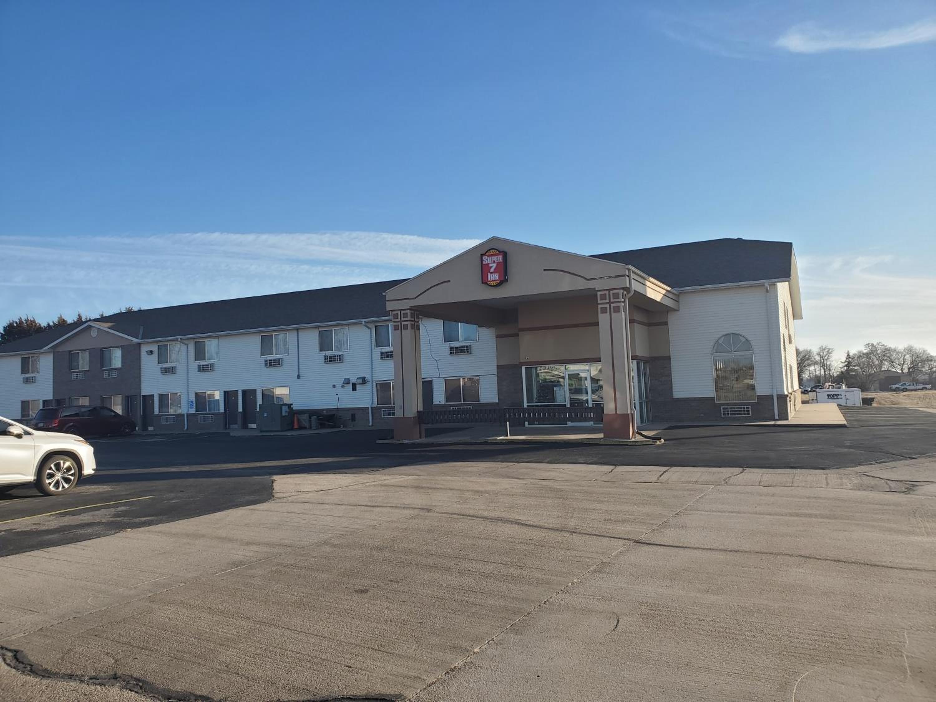 Super 7 Inn Tecumseh - Property Image 37
