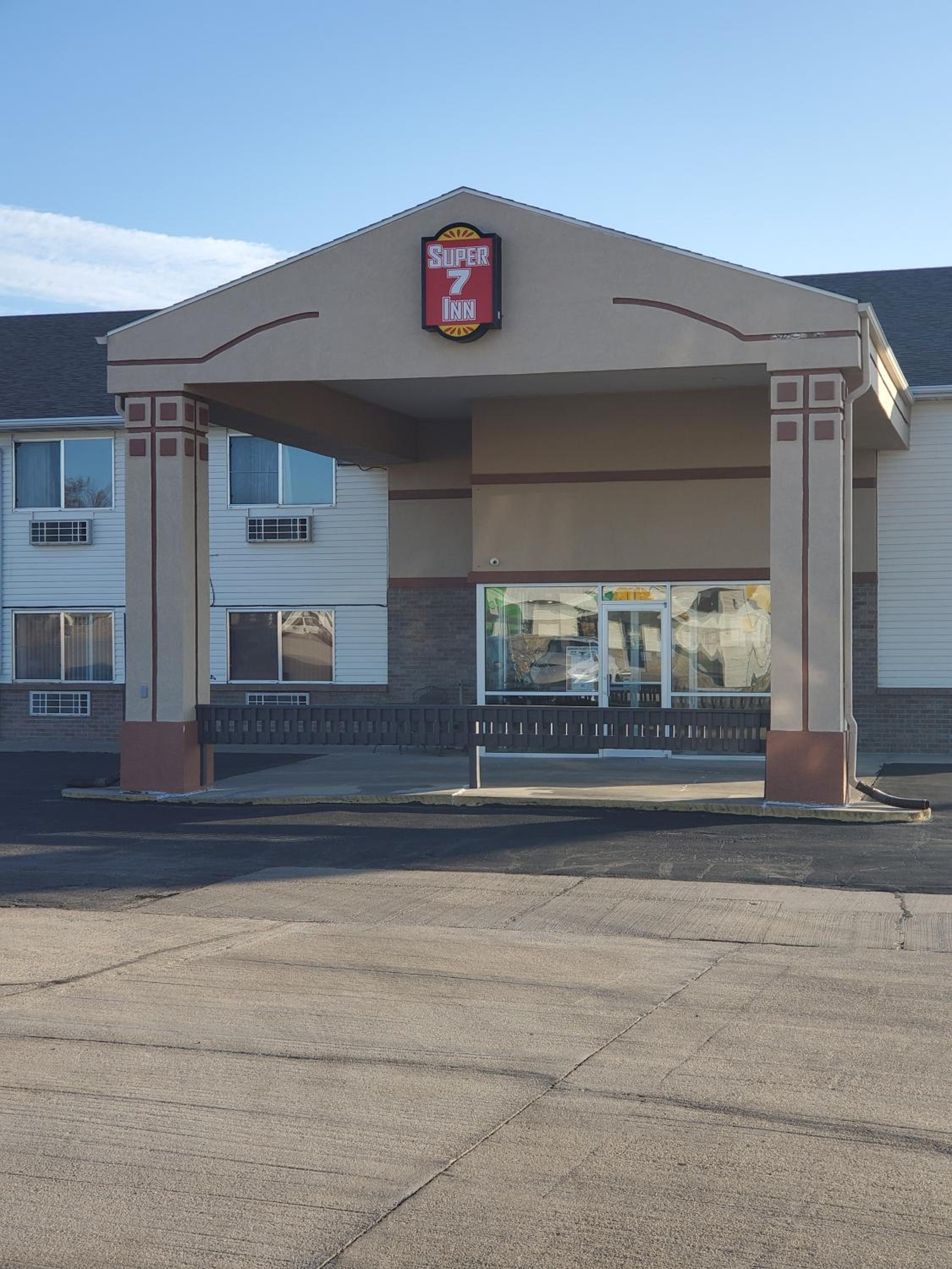 Super 7 Inn Tecumseh - Property Image 41