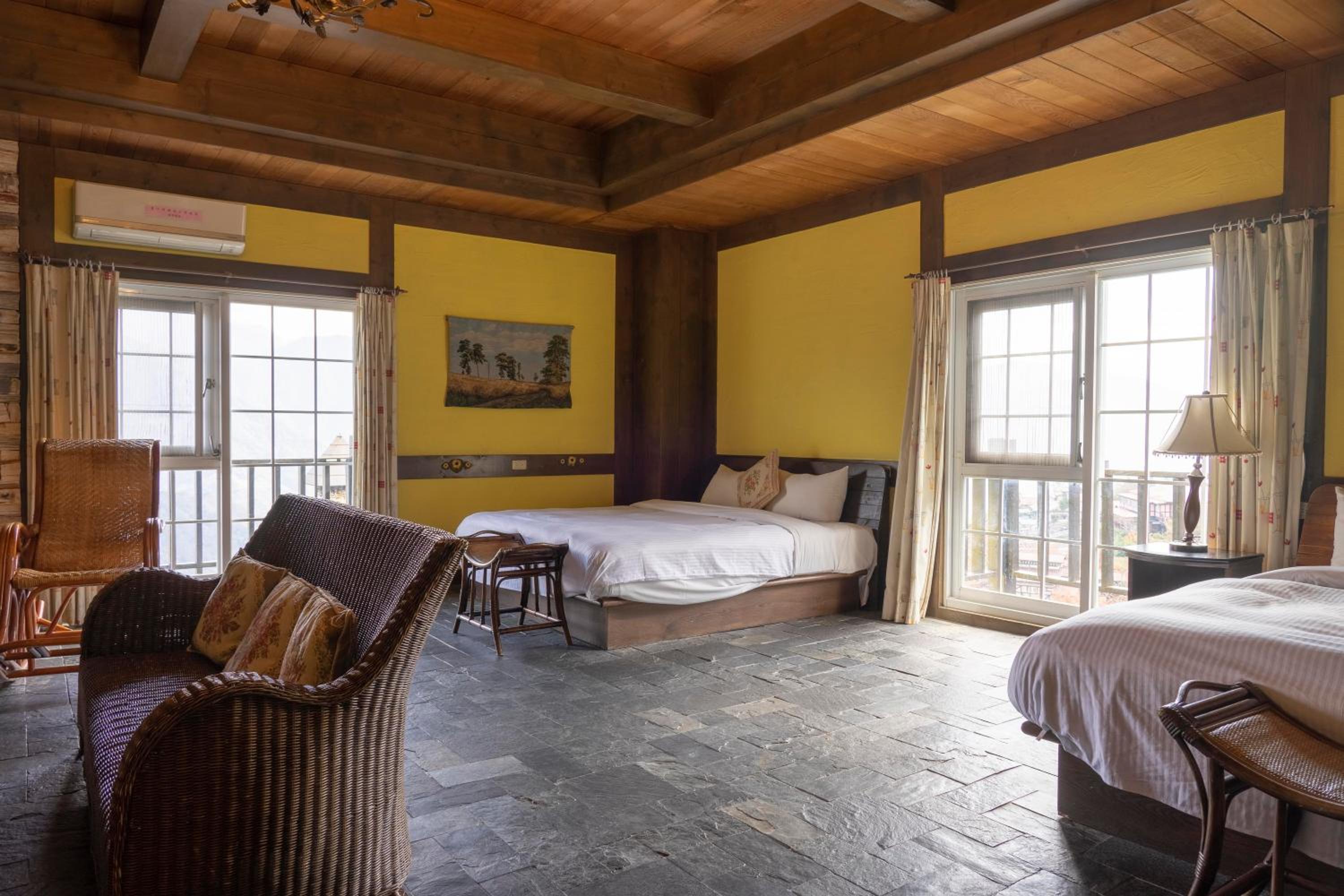 Provence Rose Lodge