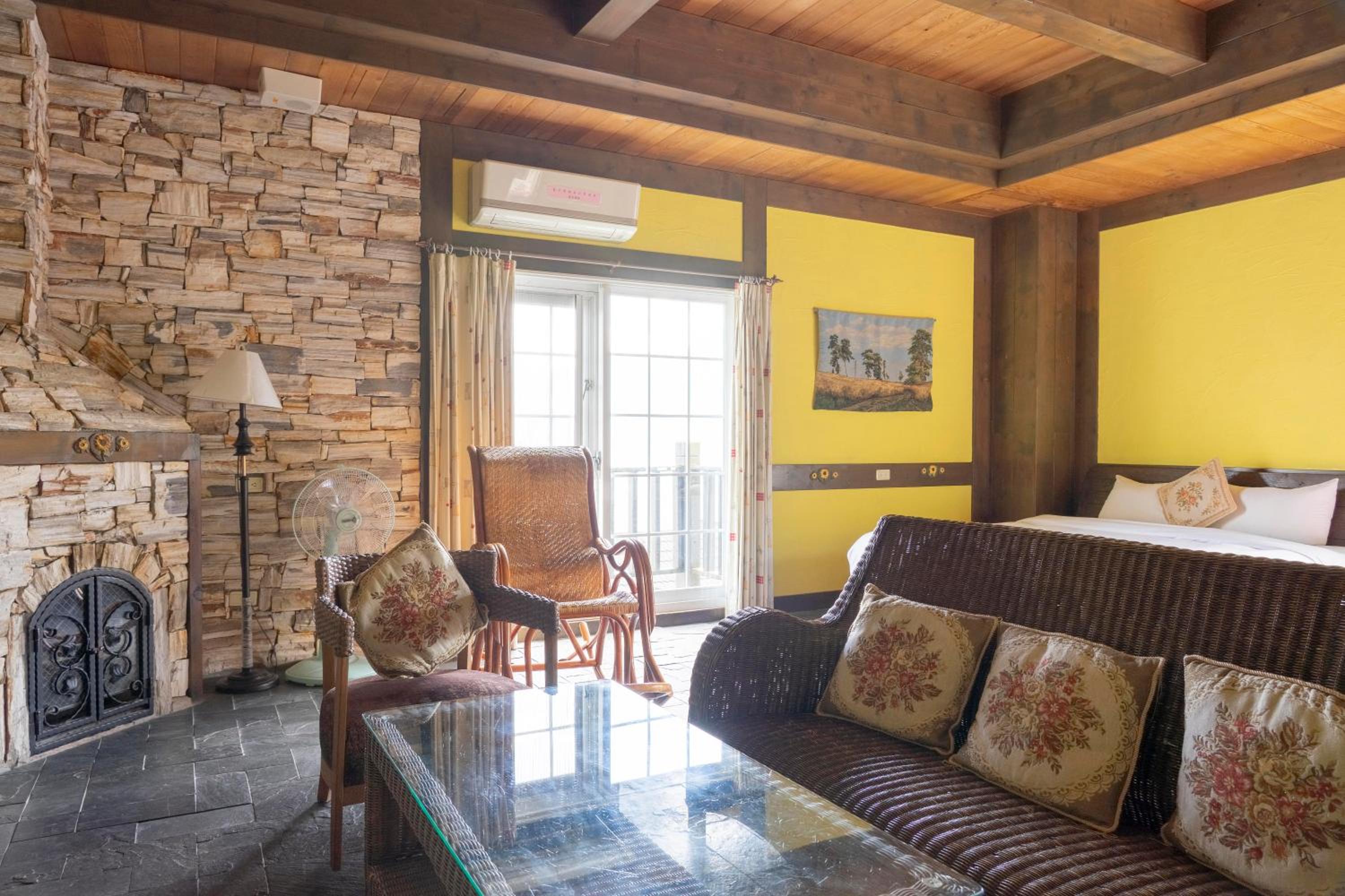 Provence Rose Lodge