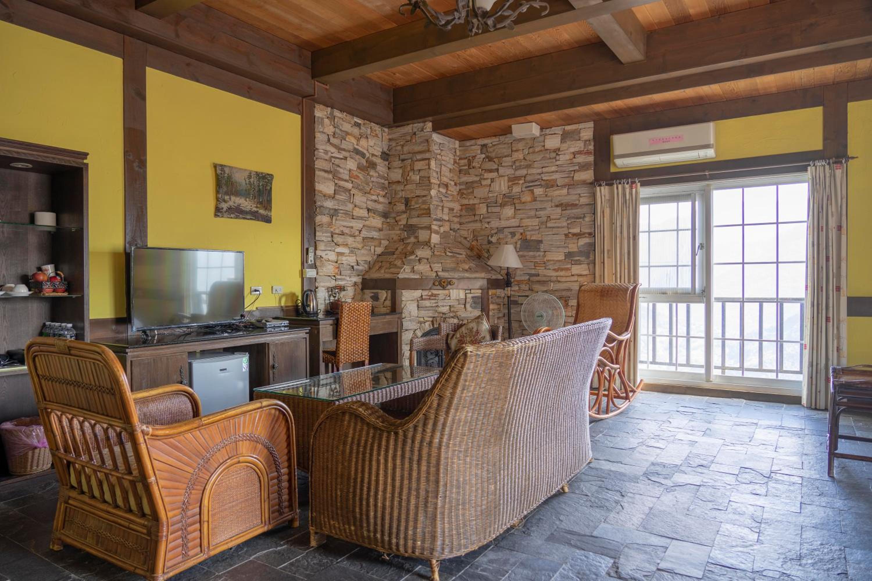 Provence Rose Lodge