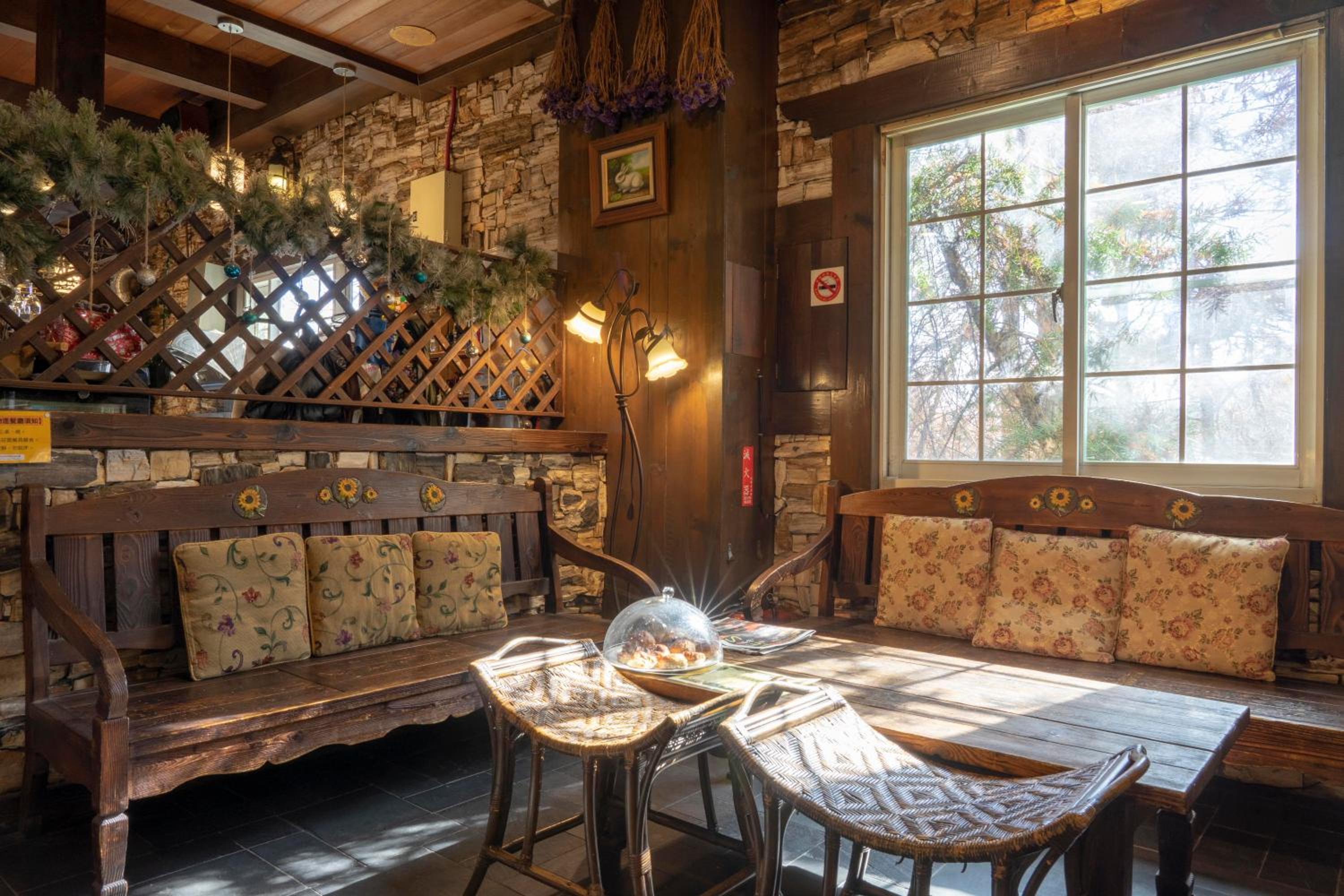 Provence Rose Lodge